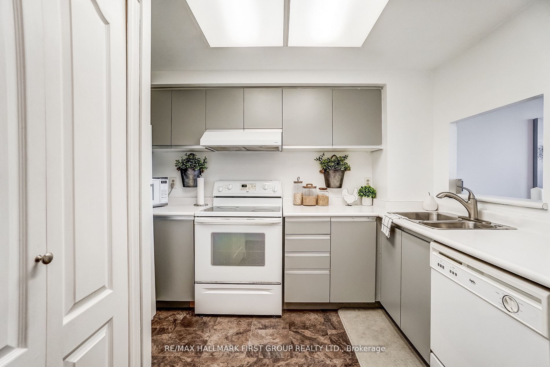 711 Rossland Road, #501