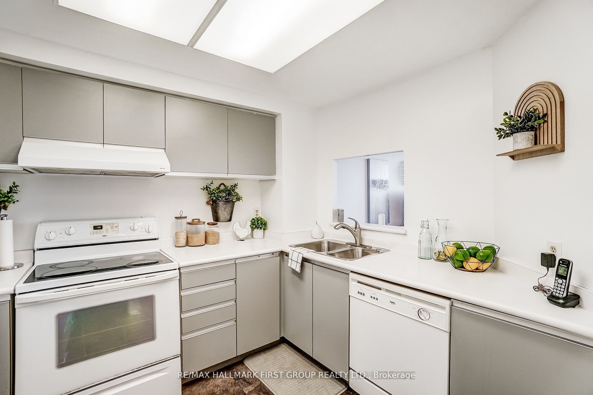 711 Rossland Road, #501