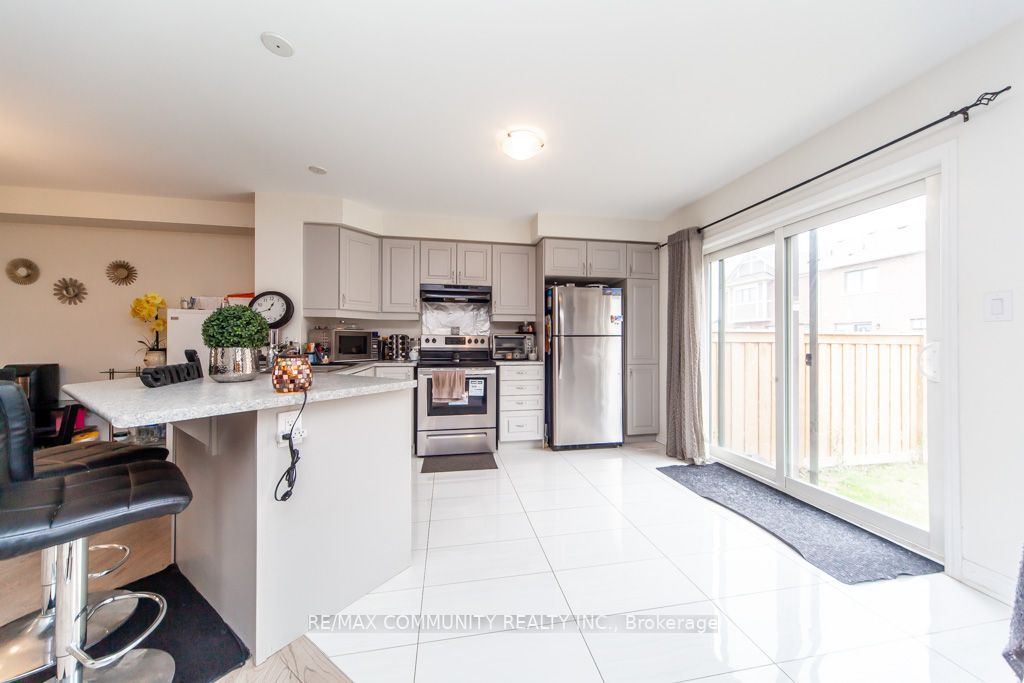6 Westfield Dr