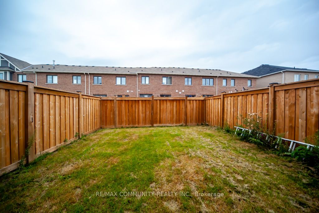 6 Westfield Dr