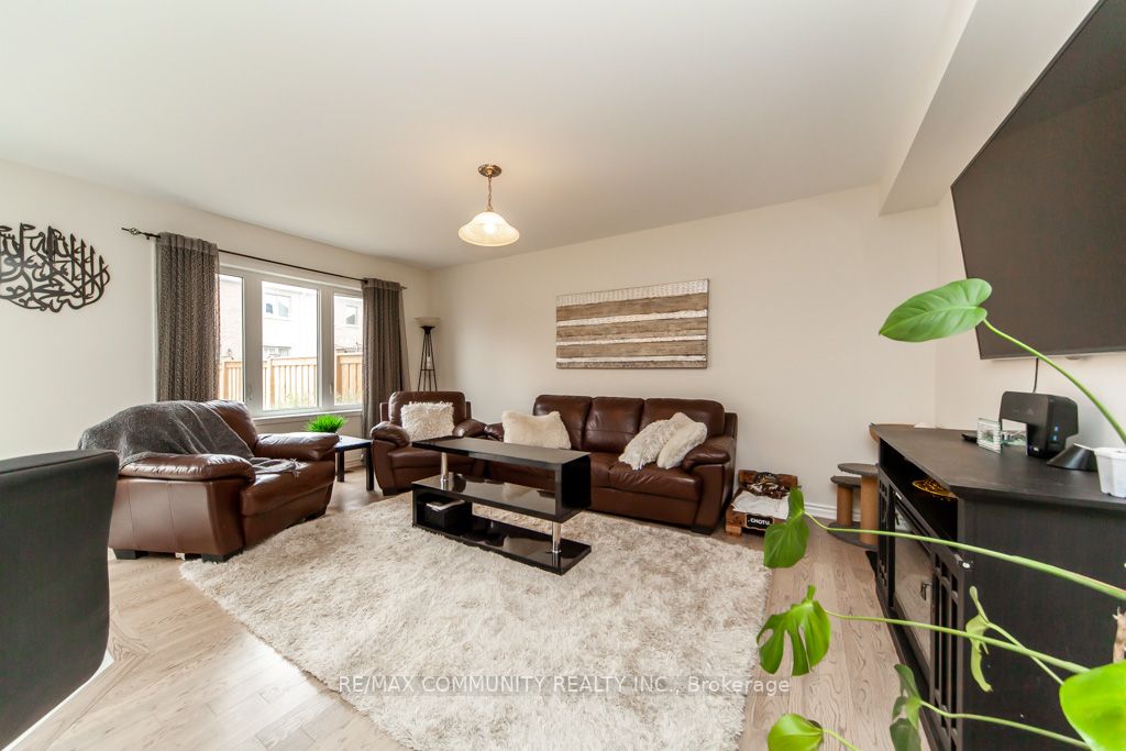 6 Westfield Dr