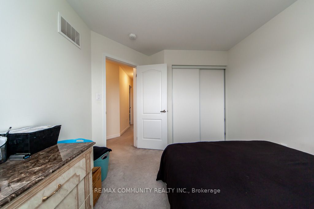 6 Westfield Dr