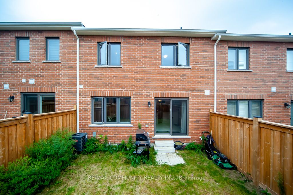 6 Westfield Dr