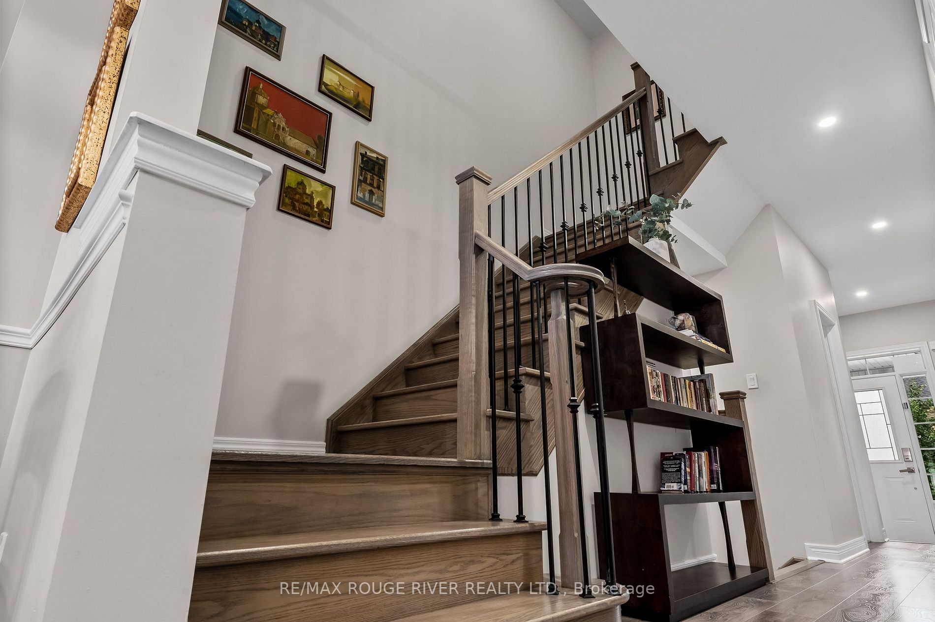 73 Rimrock Cres