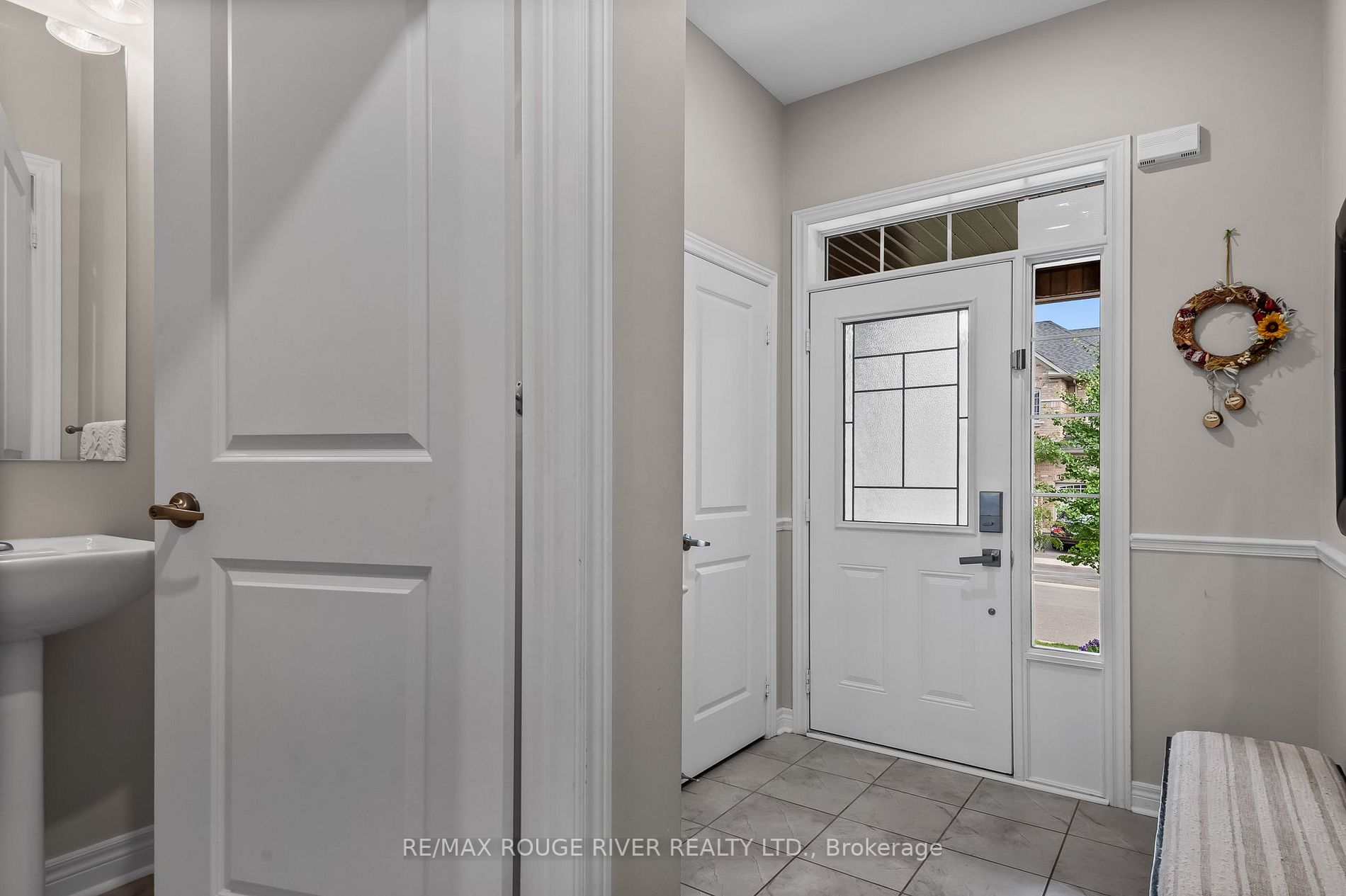 73 Rimrock Cres