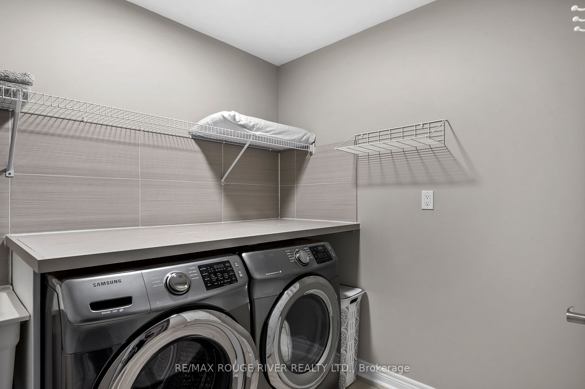 73 Rimrock Cres