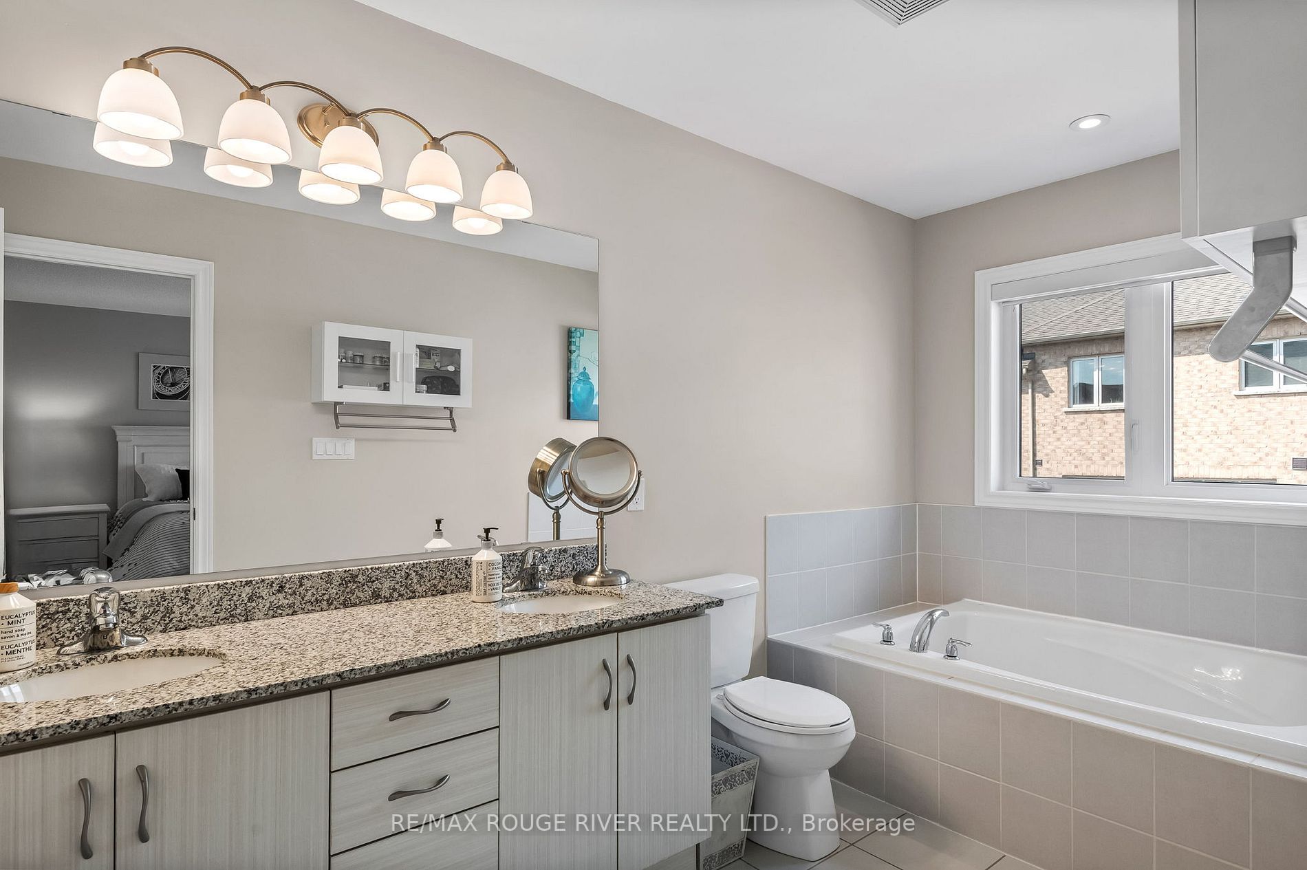 73 Rimrock Cres