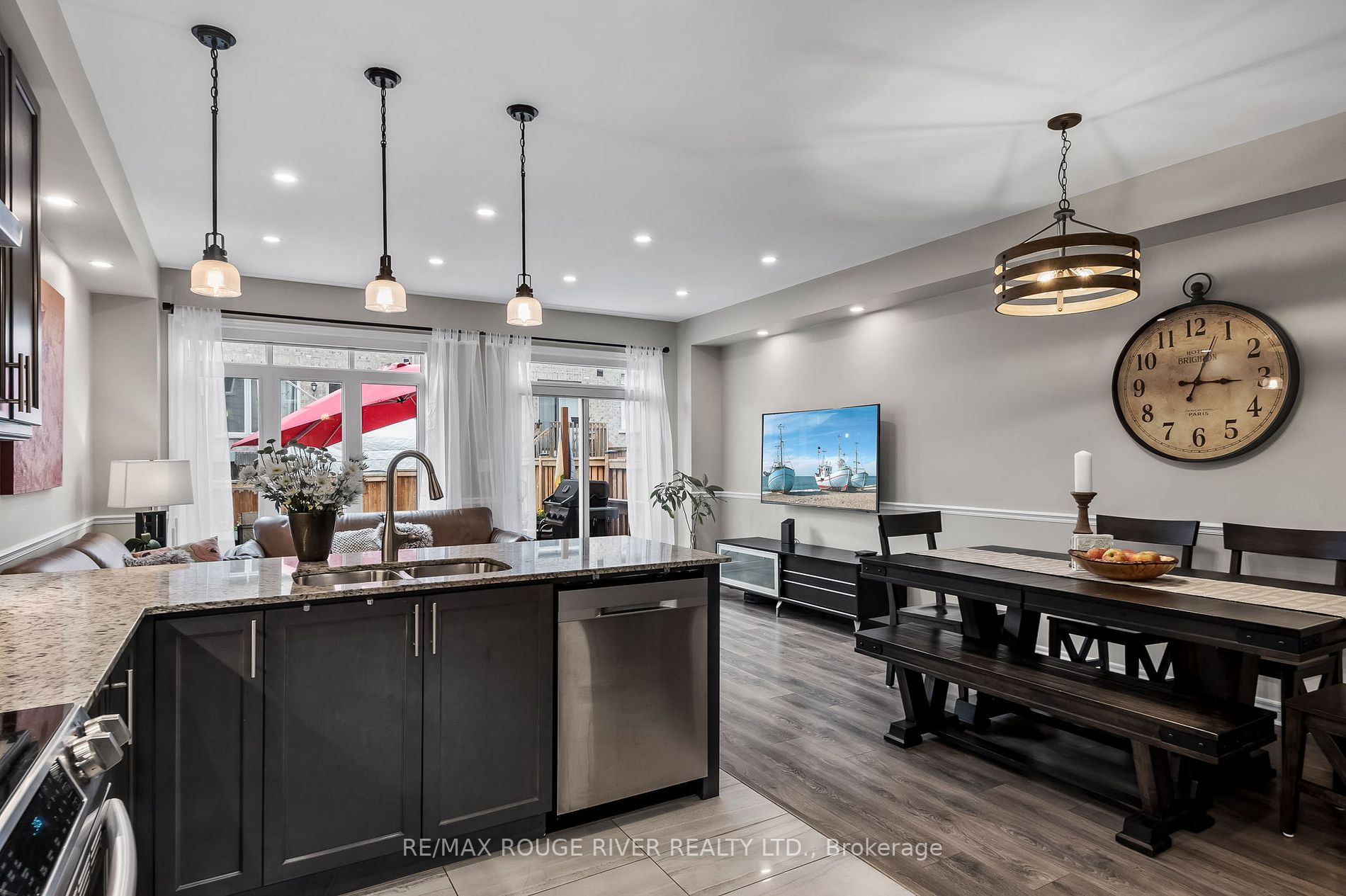 73 Rimrock Cres