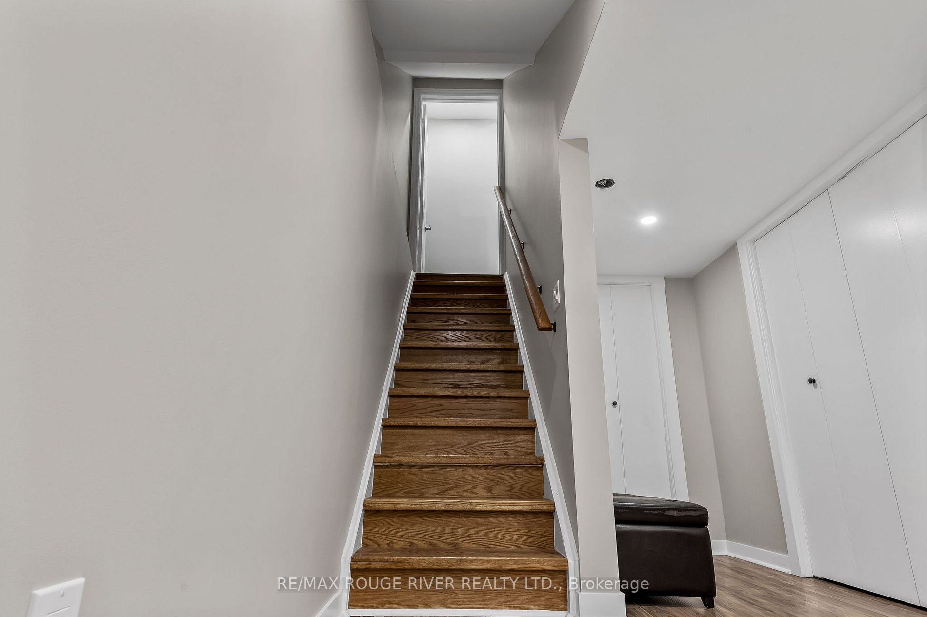 73 Rimrock Cres
