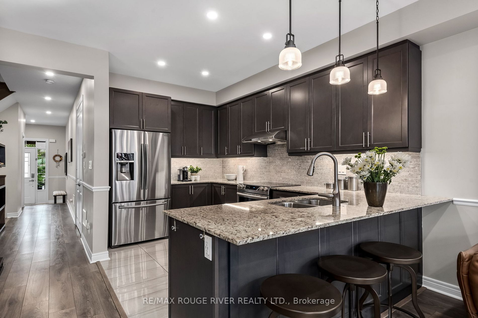 73 Rimrock Cres
