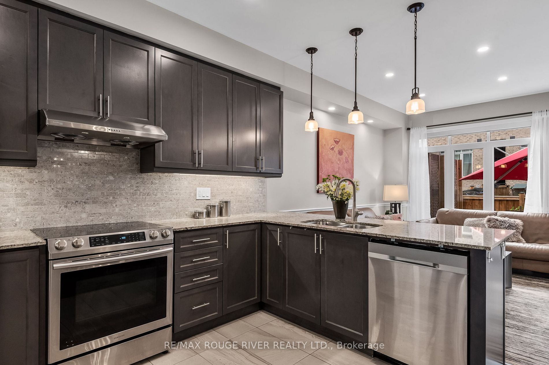 73 Rimrock Cres