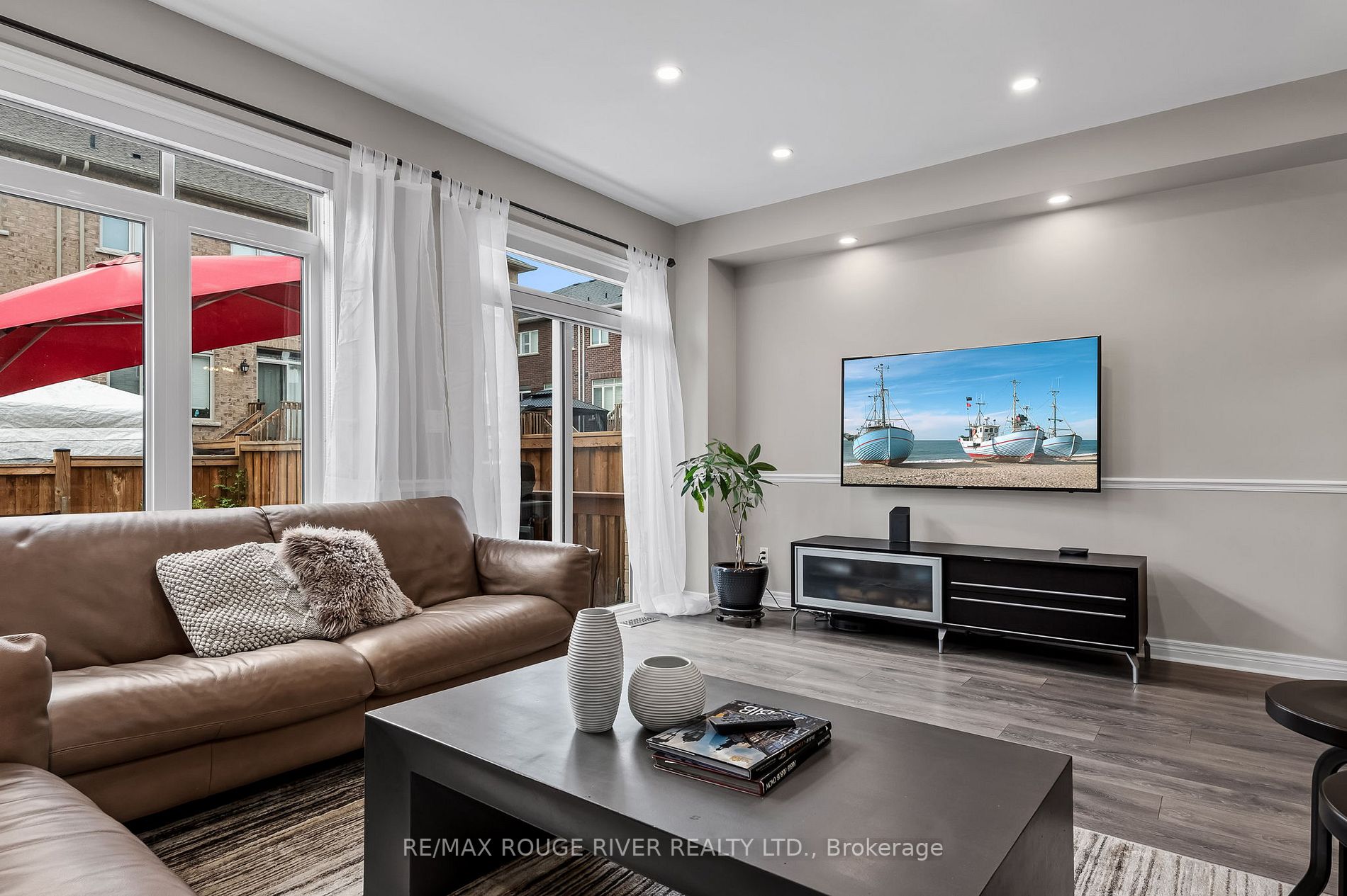 73 Rimrock Cres