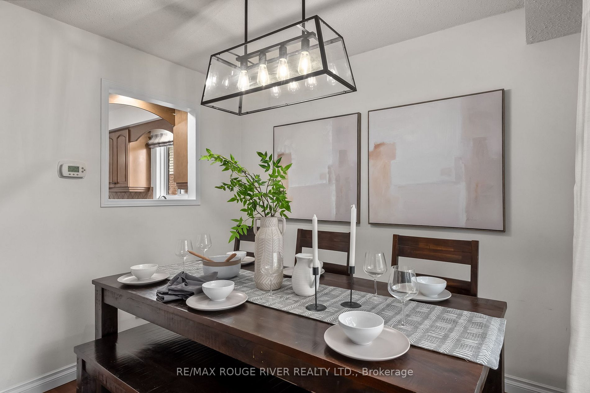 2 Lyndale Cres