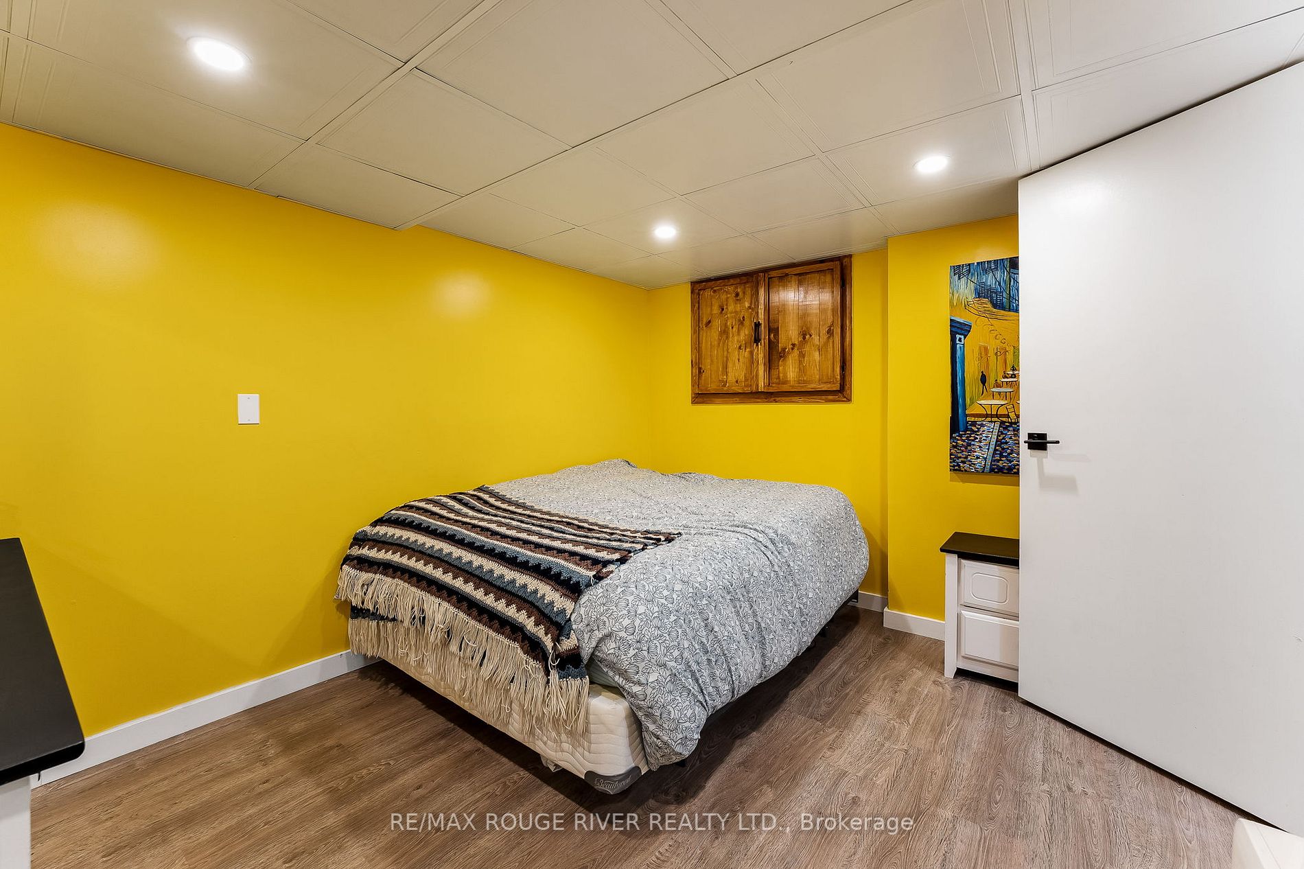 2 Lyndale Cres