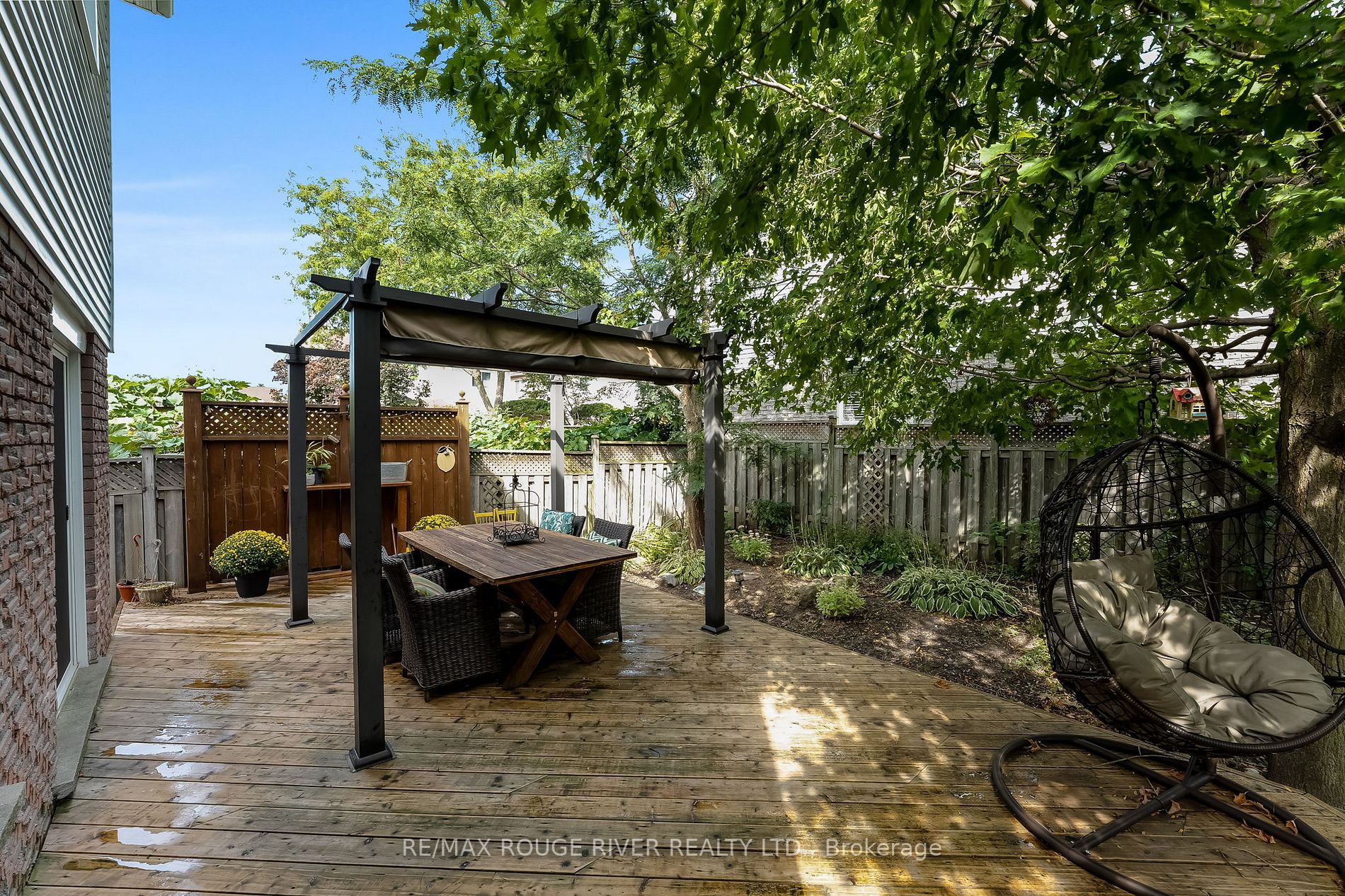 2 Lyndale Cres
