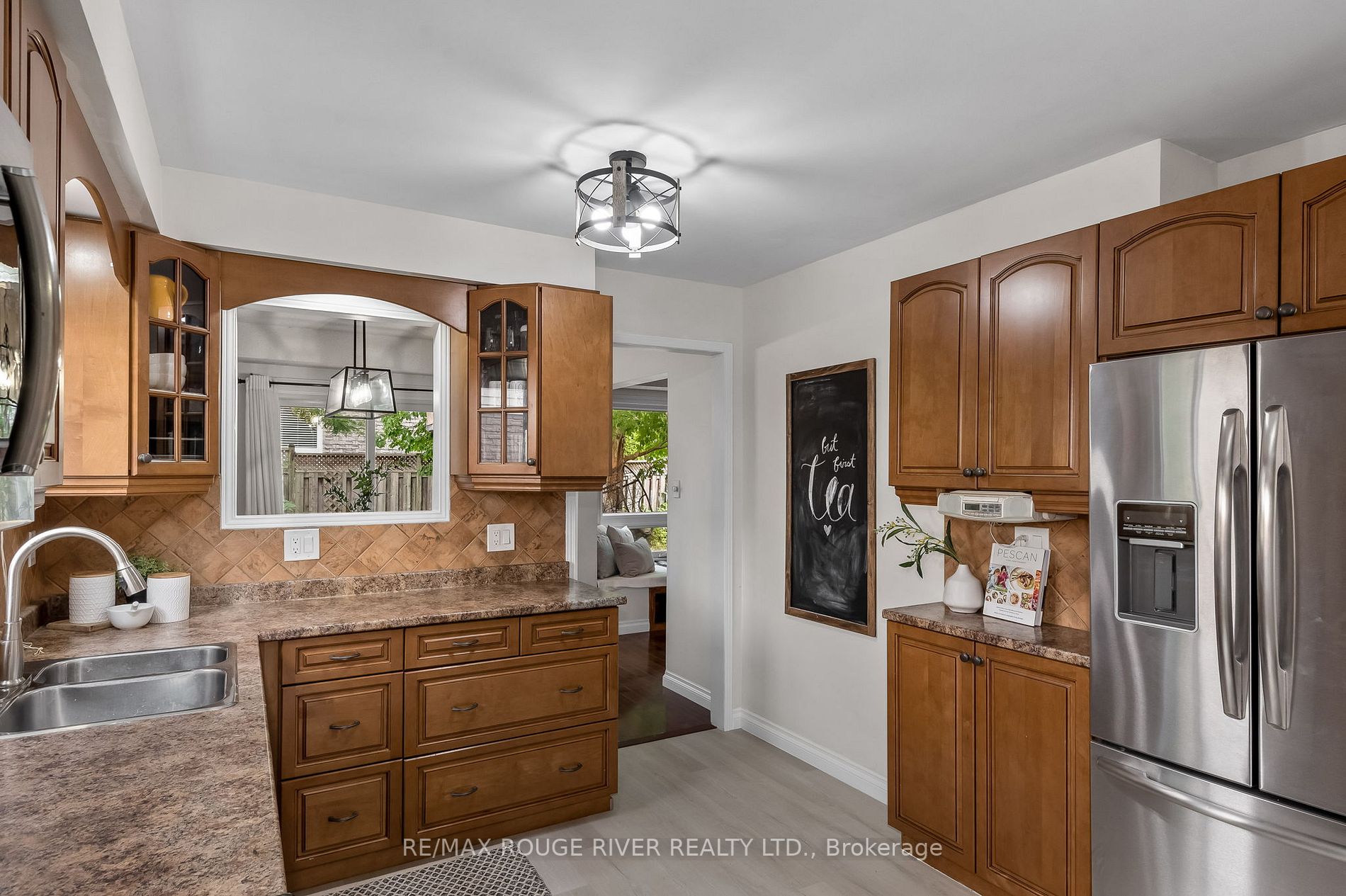 2 Lyndale Cres