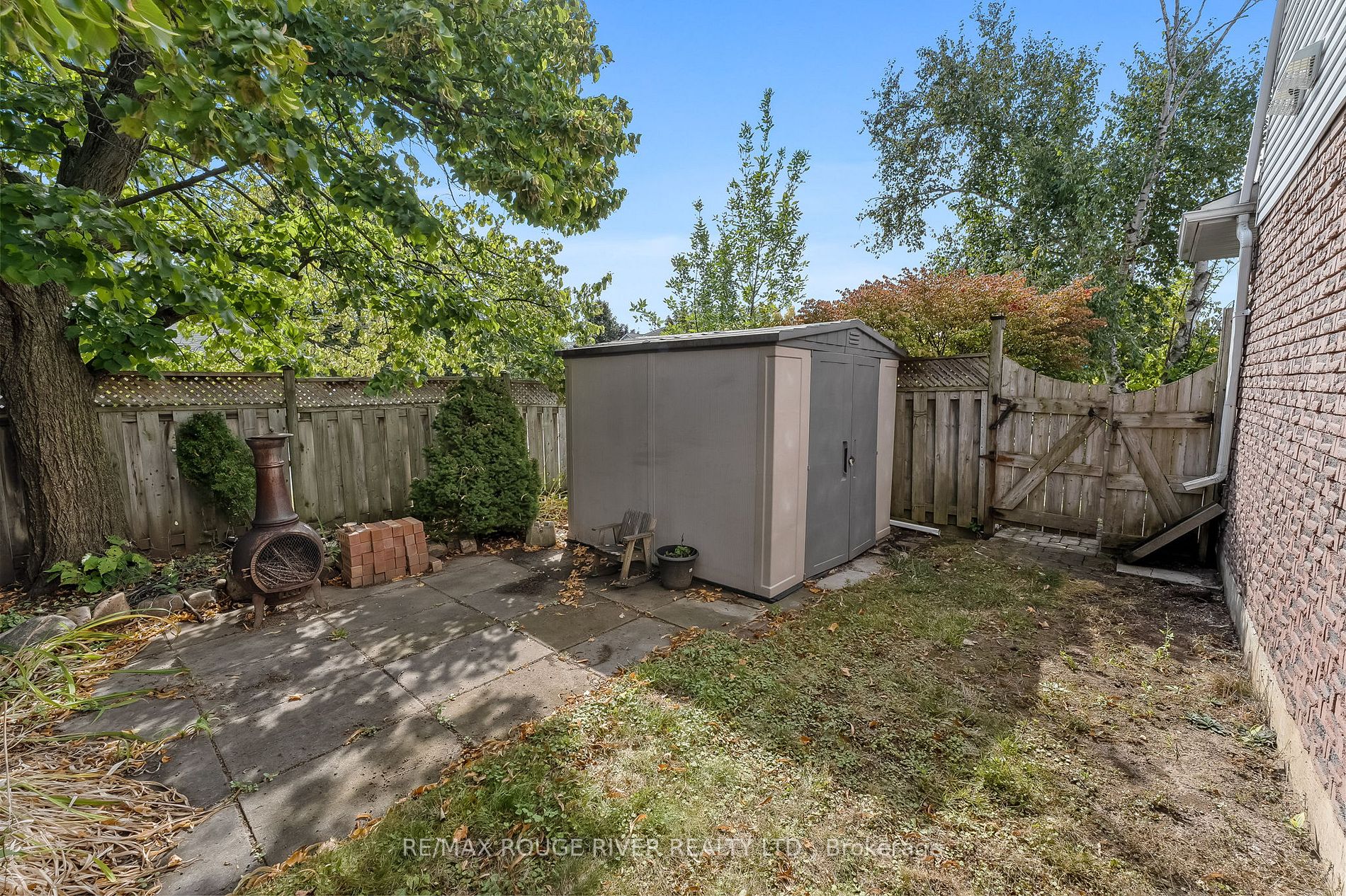 2 Lyndale Cres