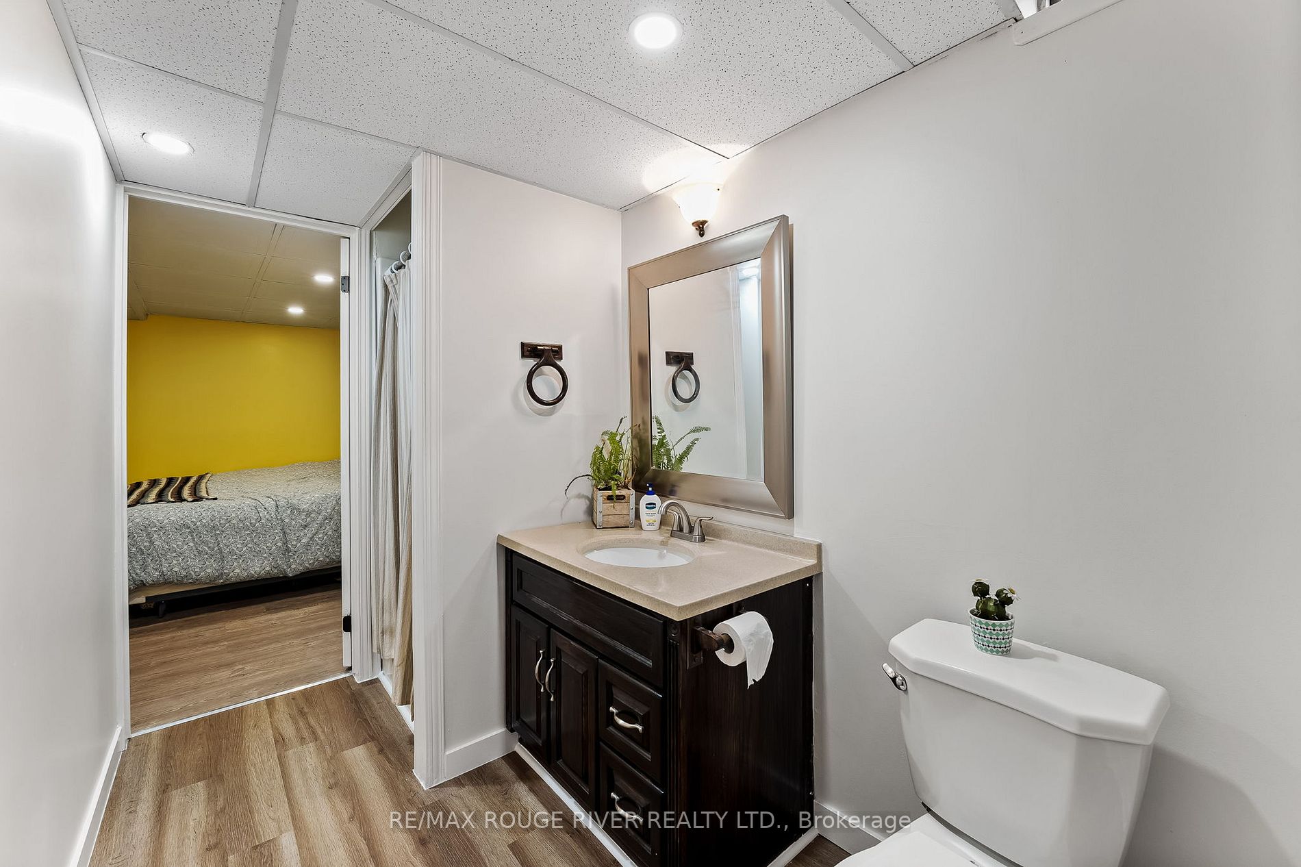 2 Lyndale Cres