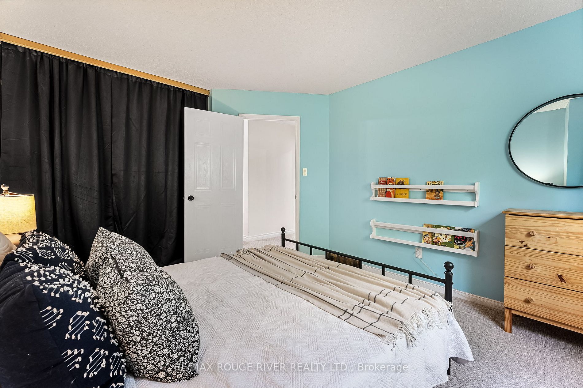 2 Lyndale Cres