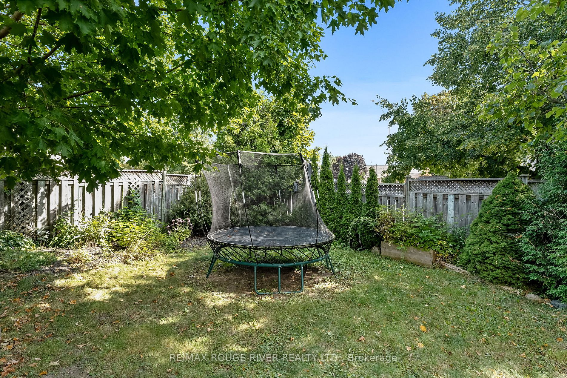 2 Lyndale Cres