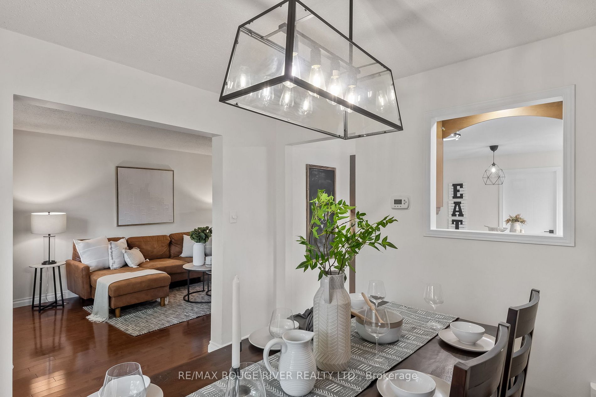 2 Lyndale Cres