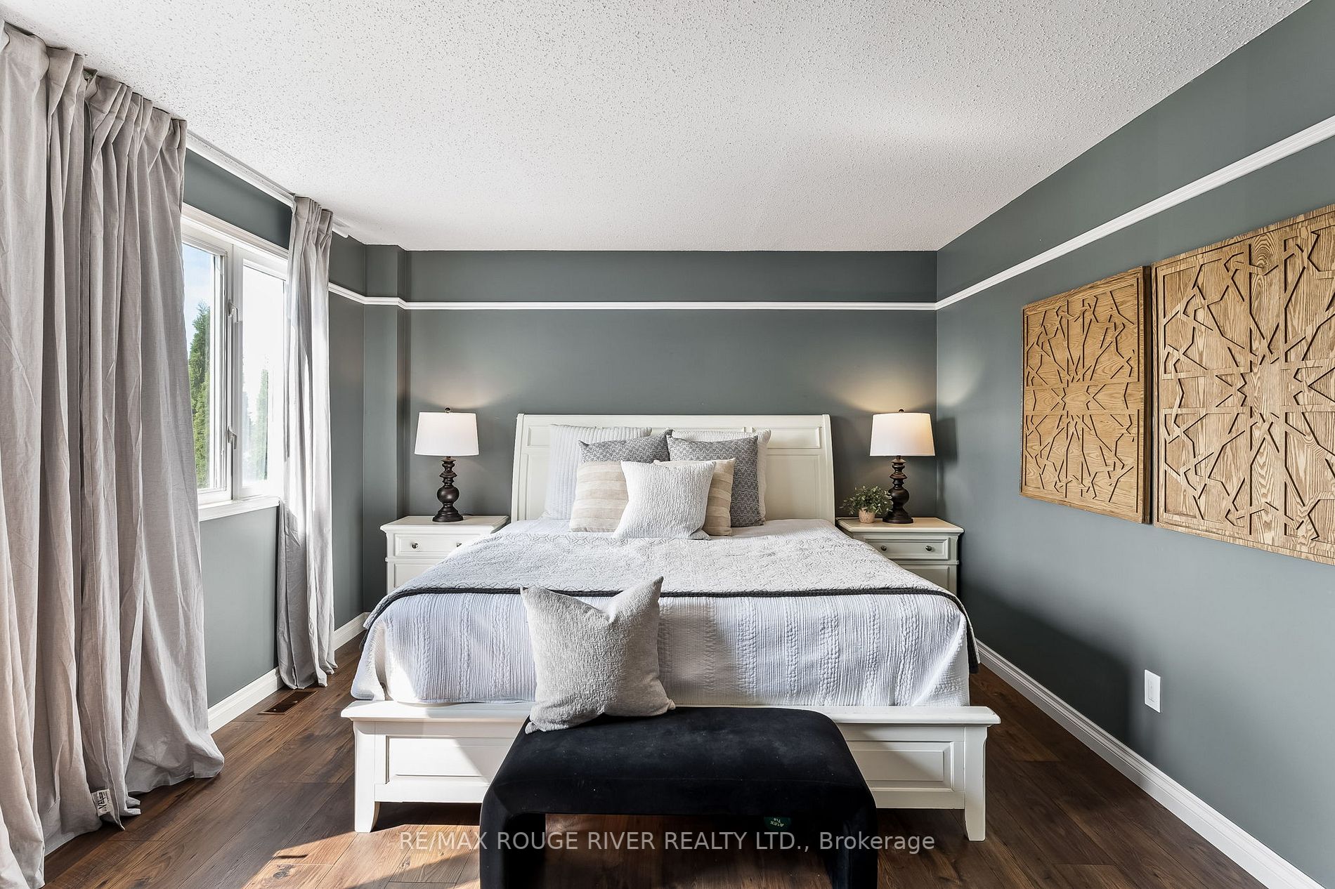 2 Lyndale Cres
