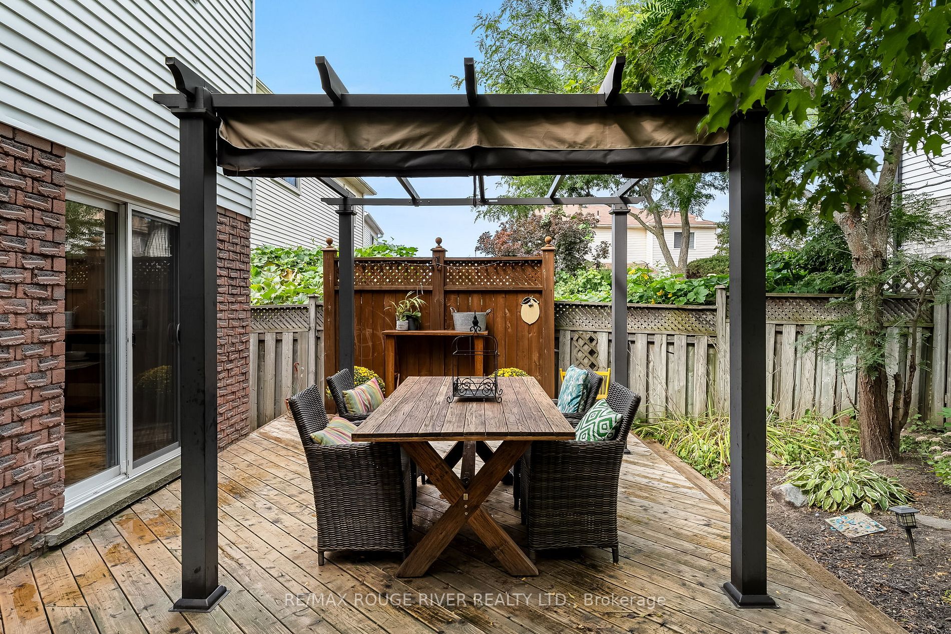 2 Lyndale Cres