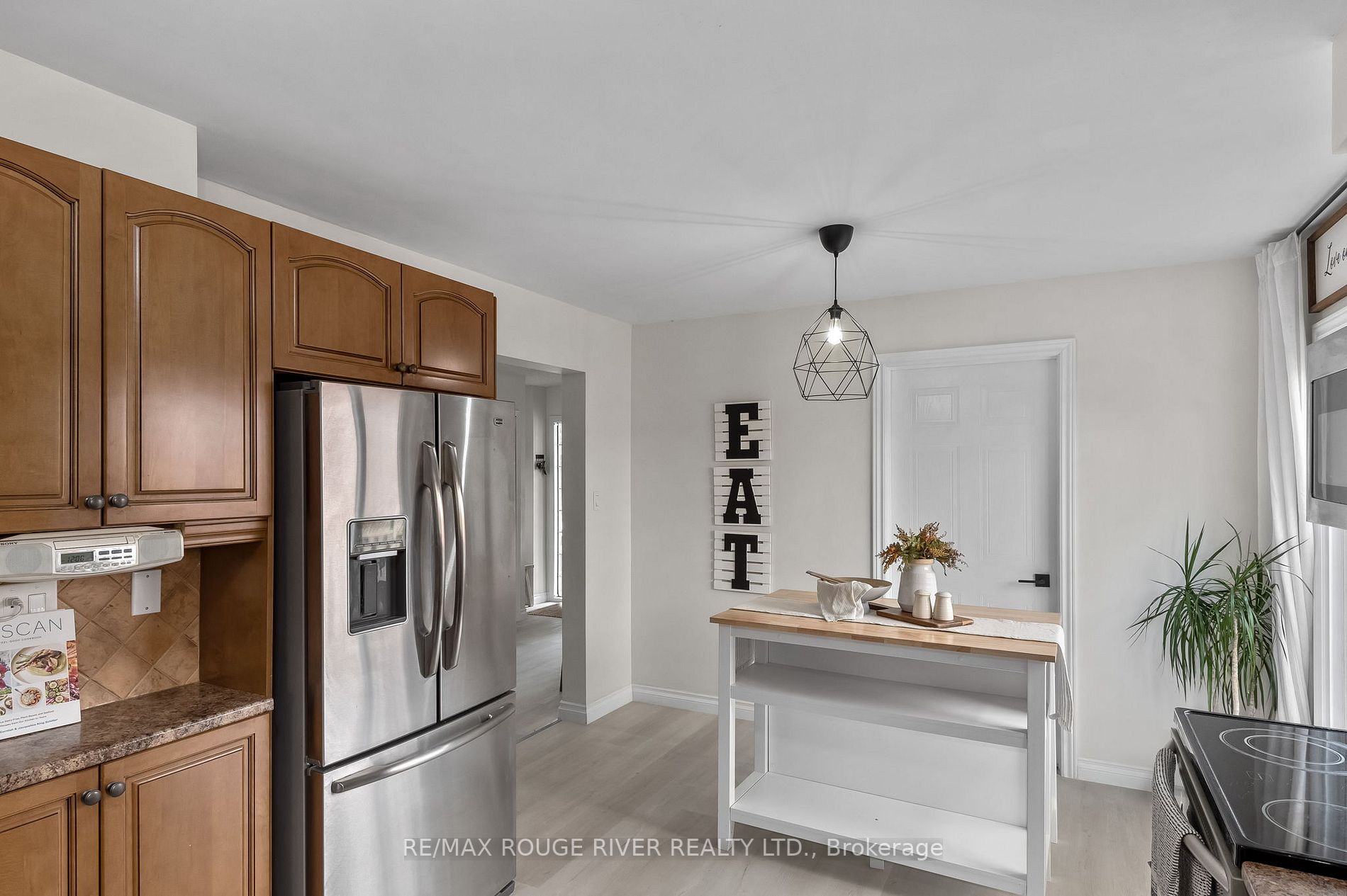 2 Lyndale Cres