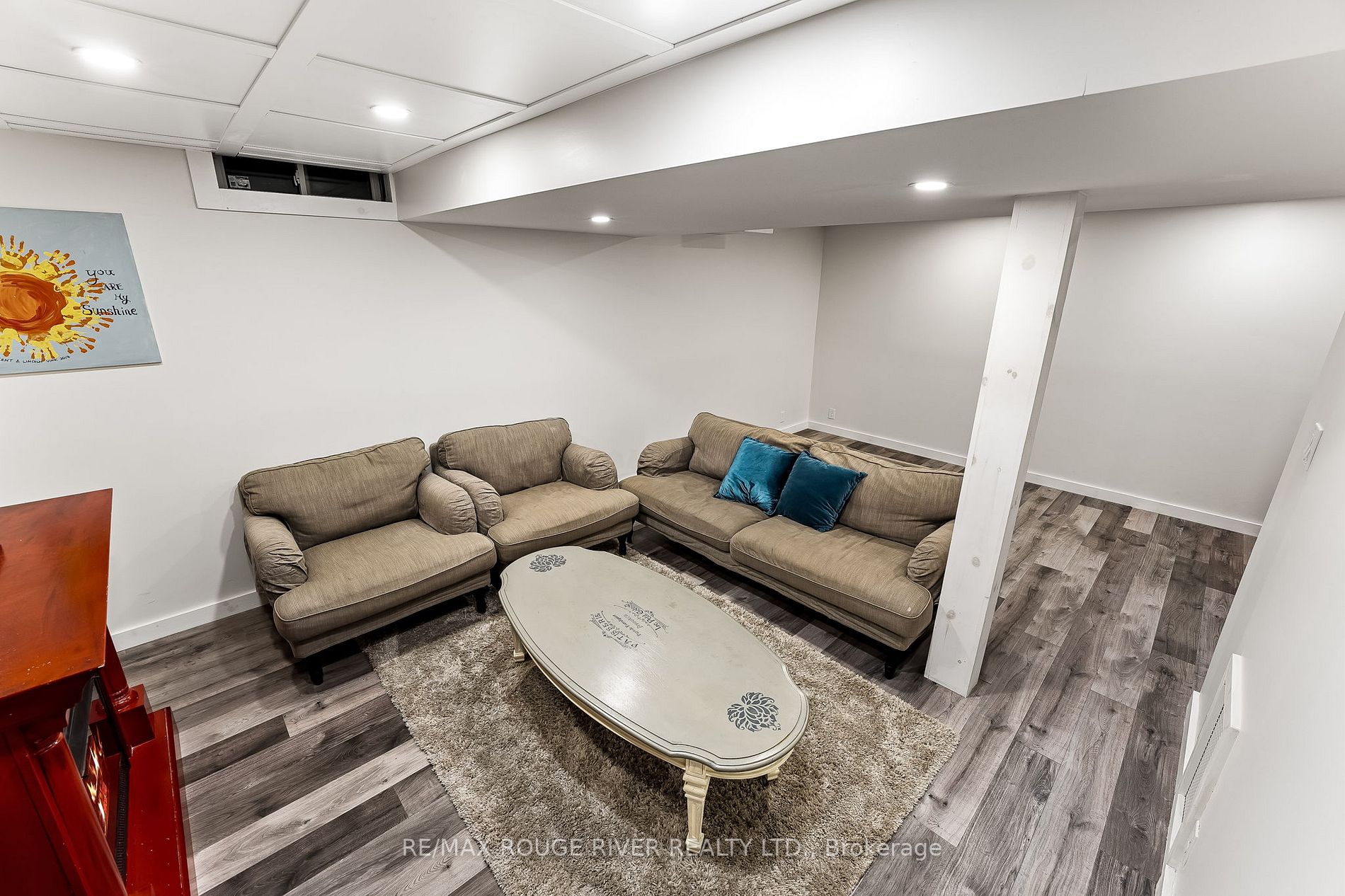 2 Lyndale Cres