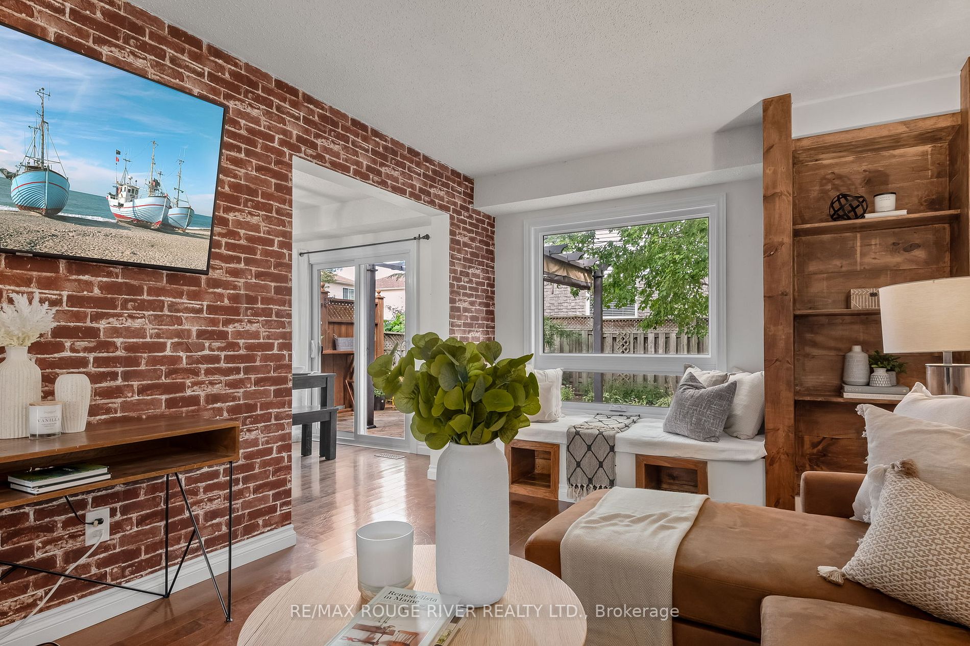 2 Lyndale Cres