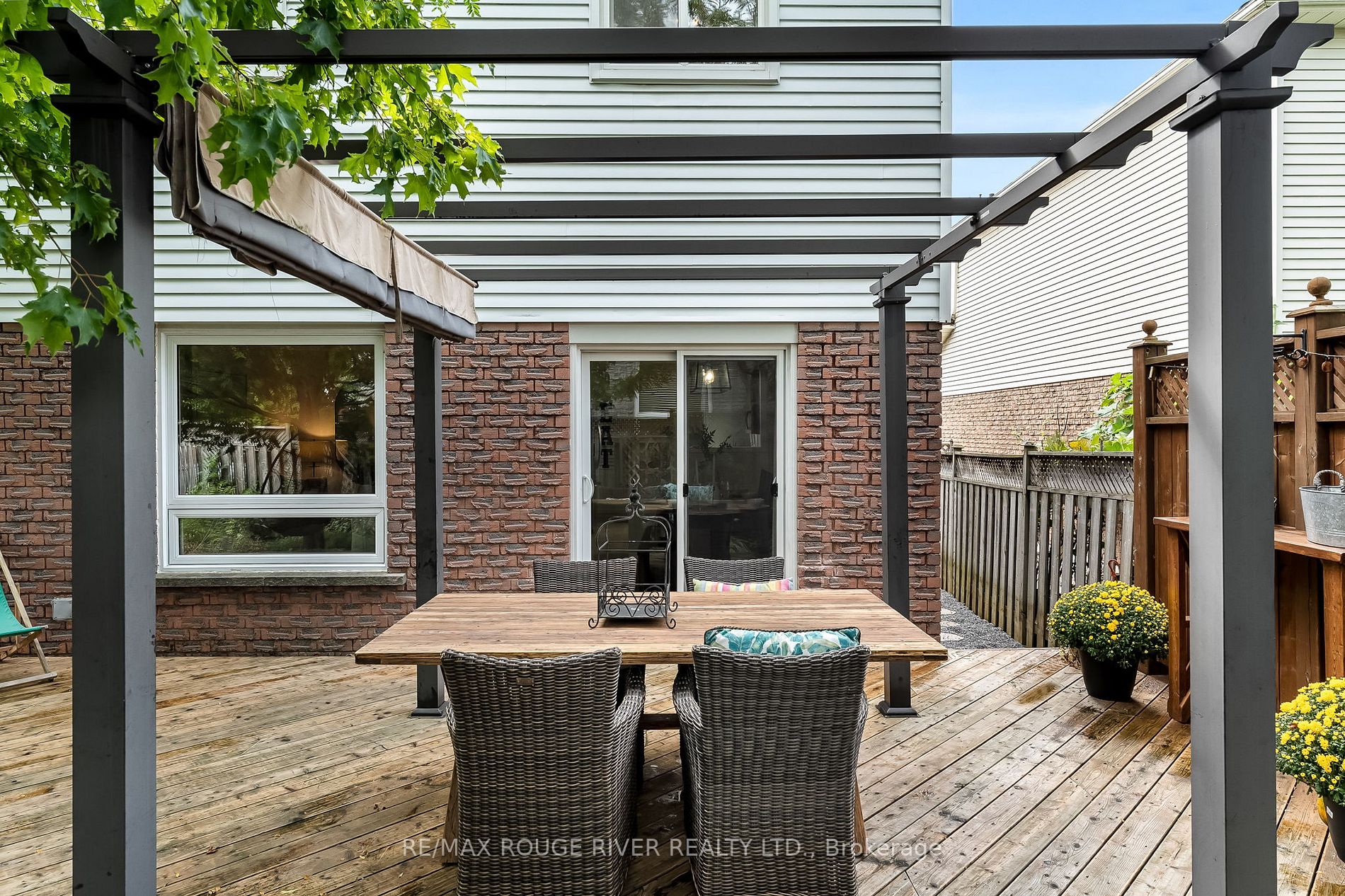 2 Lyndale Cres