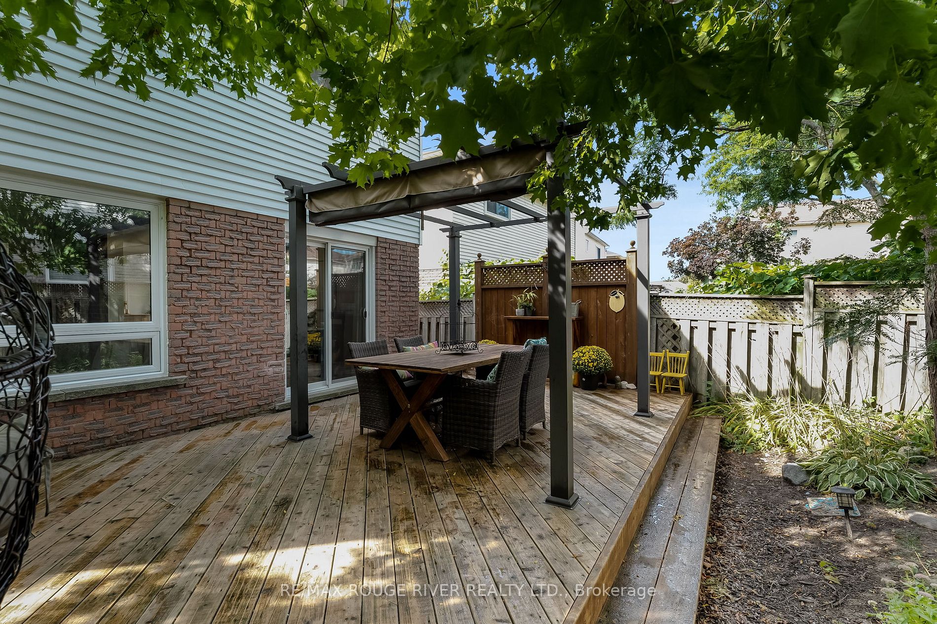 2 Lyndale Cres