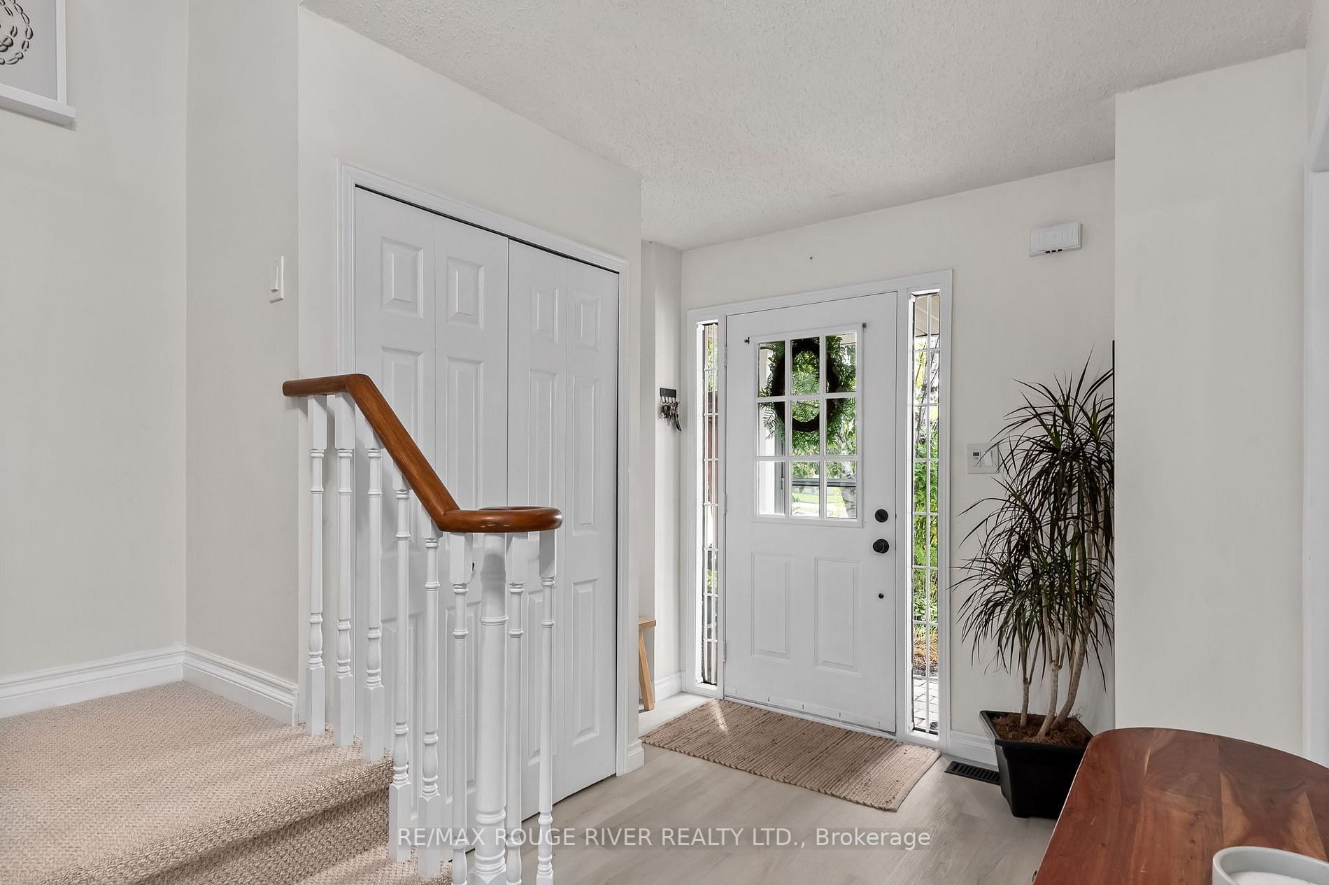 2 Lyndale Cres