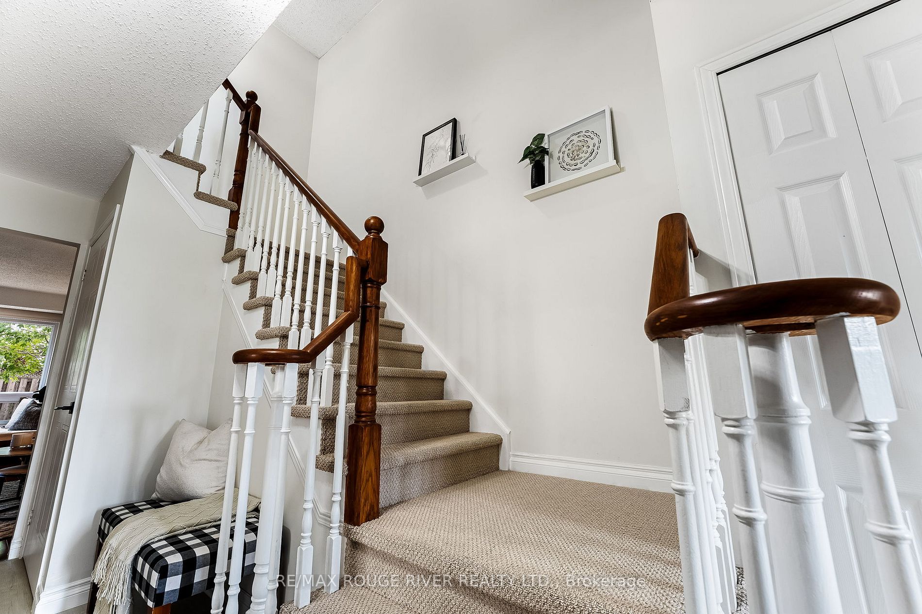 2 Lyndale Cres