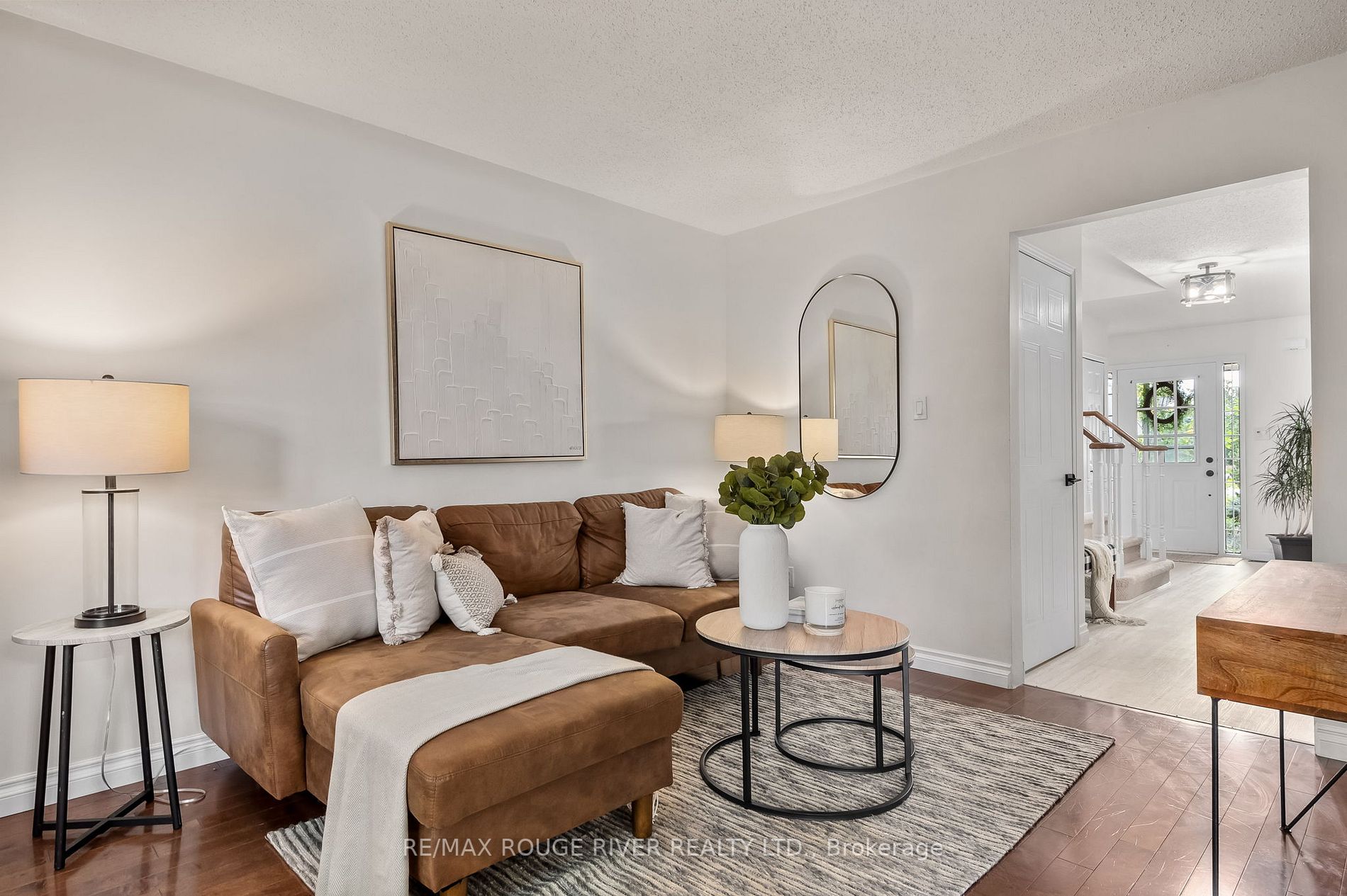 2 Lyndale Cres