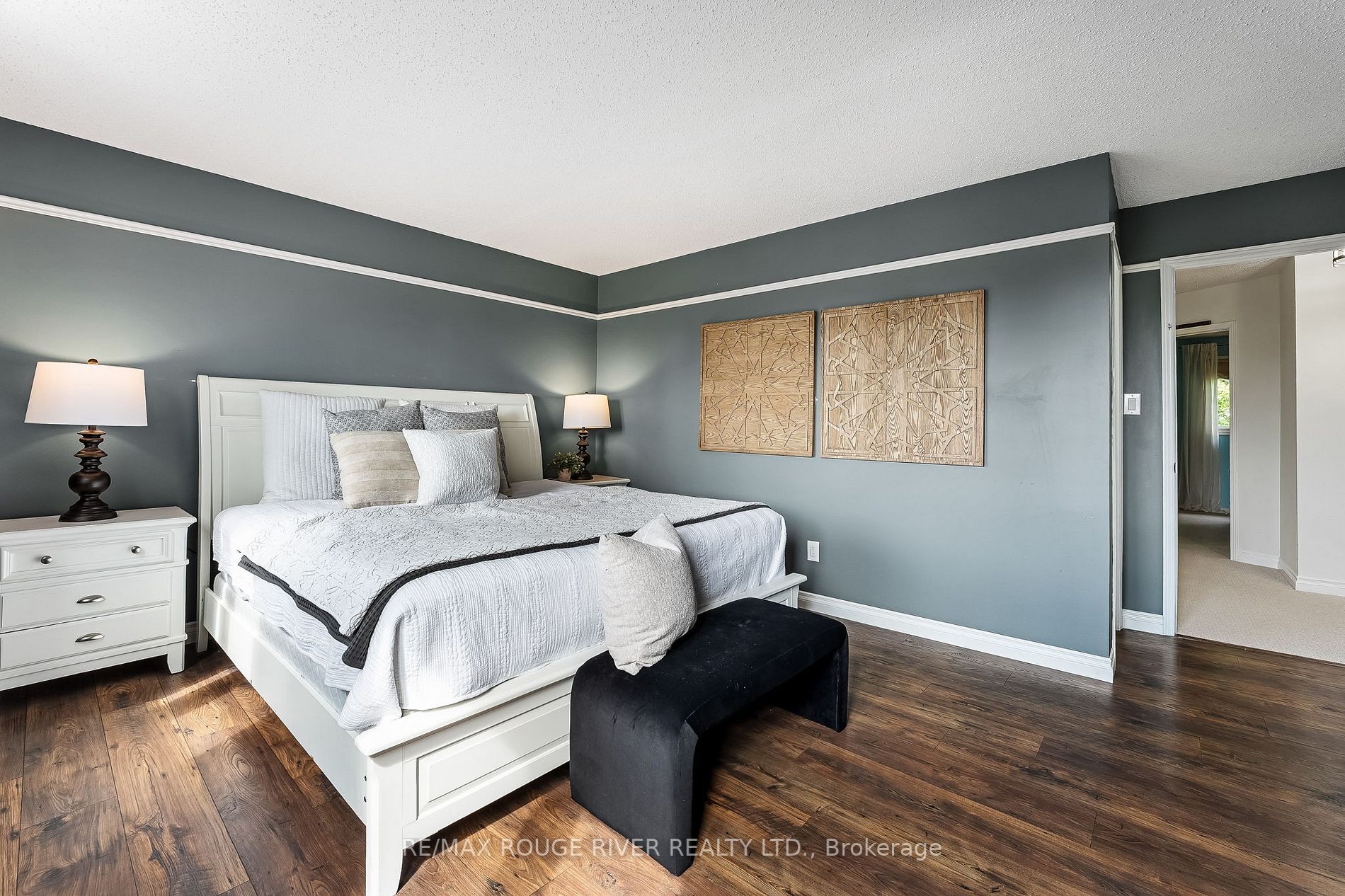 2 Lyndale Cres