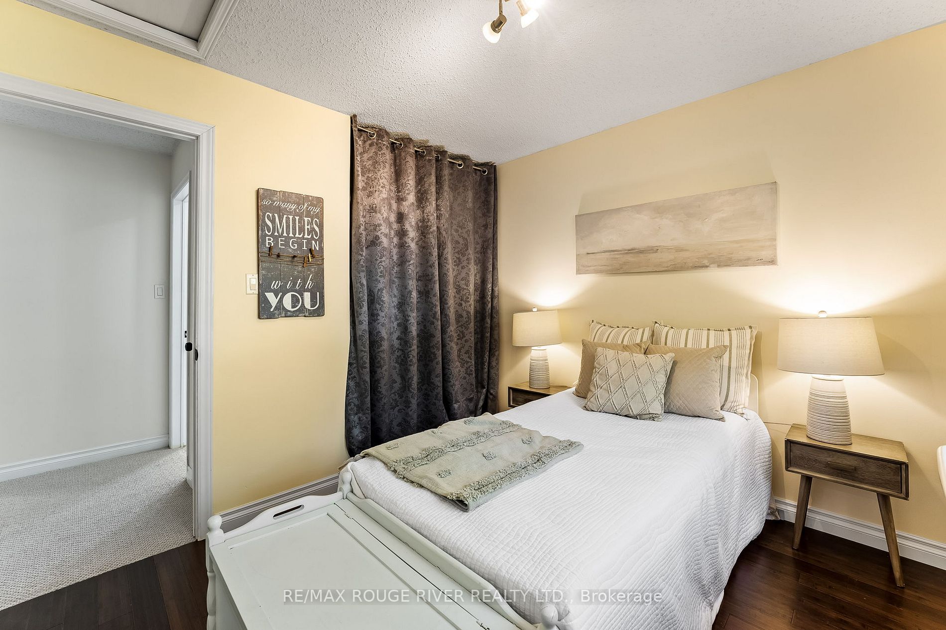 2 Lyndale Cres