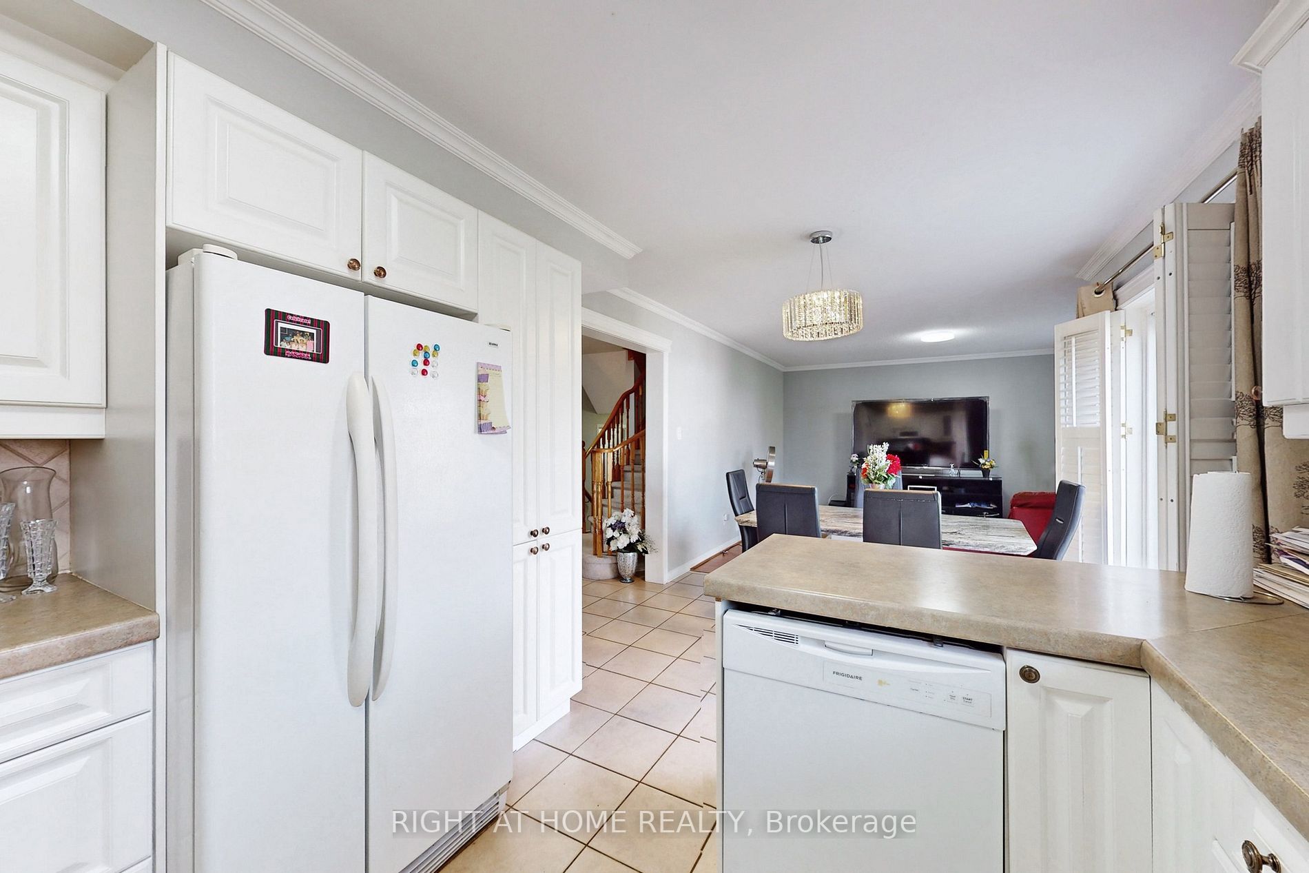 90 Guildwood Dr