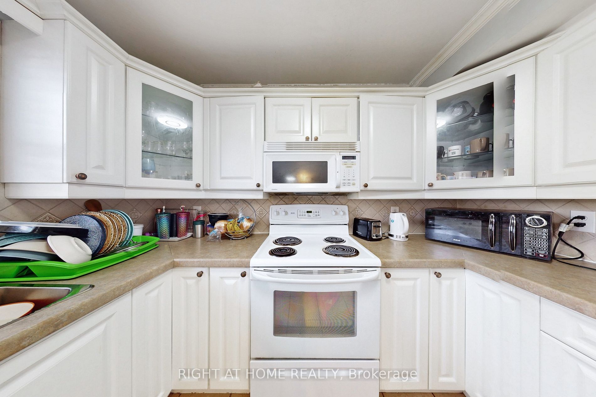 90 Guildwood Dr