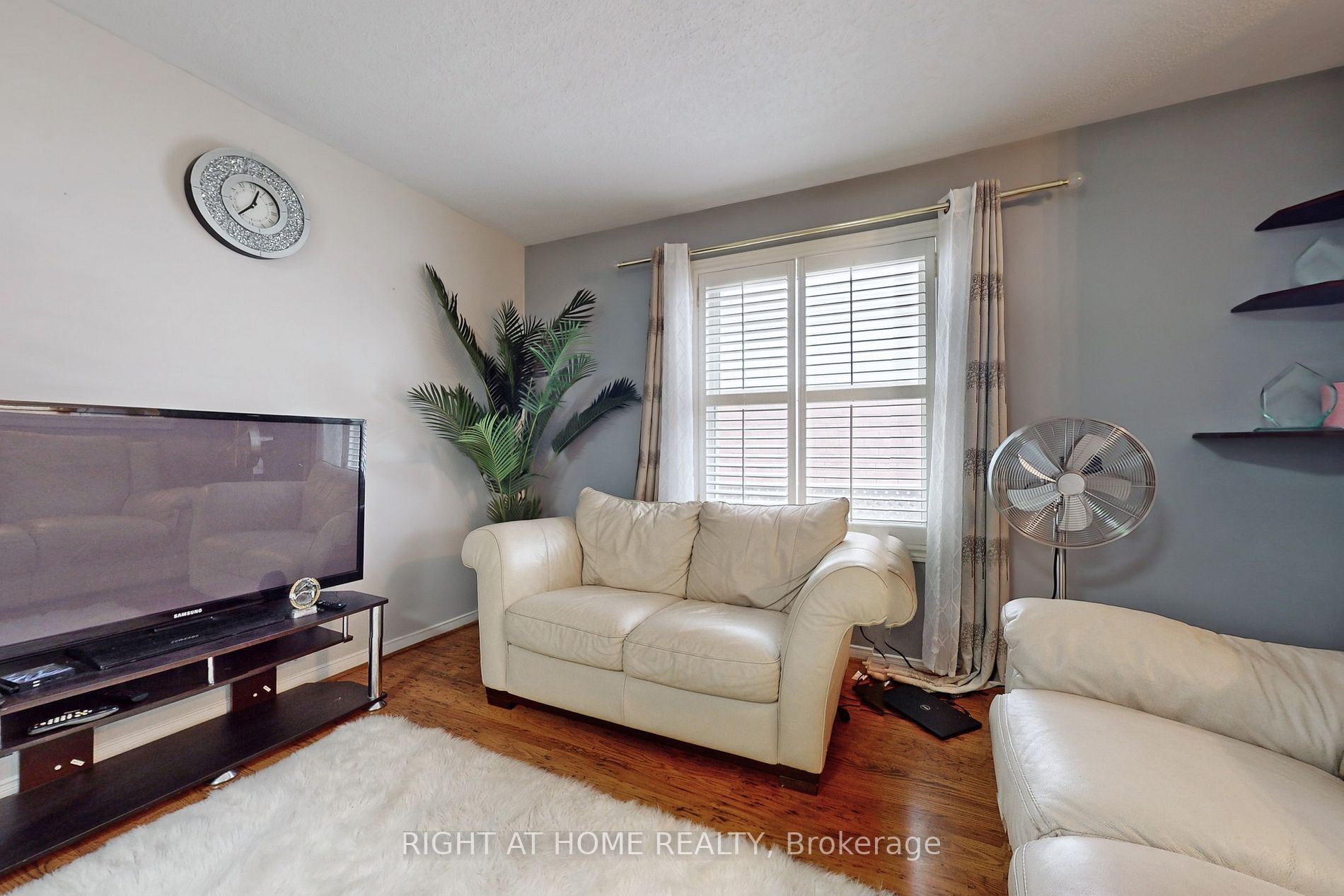 90 Guildwood Dr