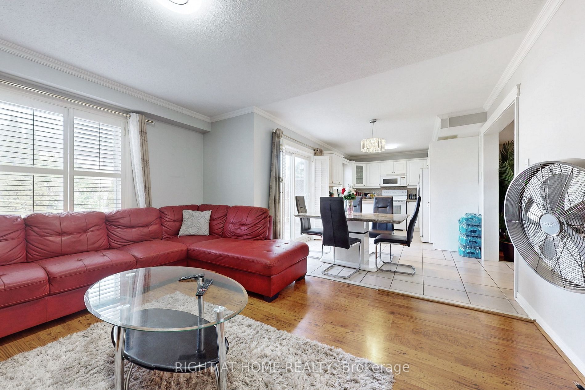 90 Guildwood Dr