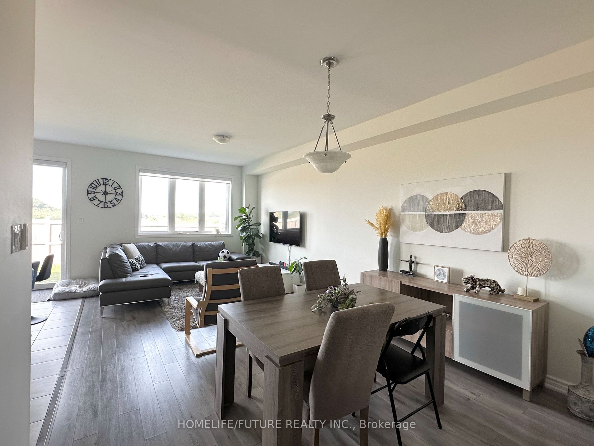 51 Broden Cres