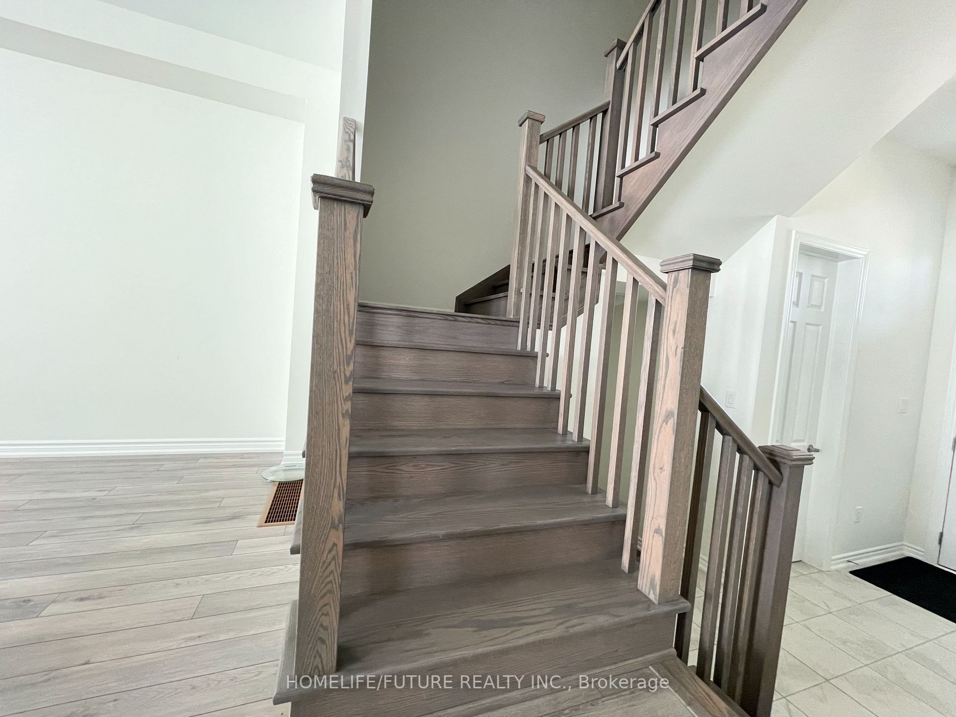 51 Broden Cres