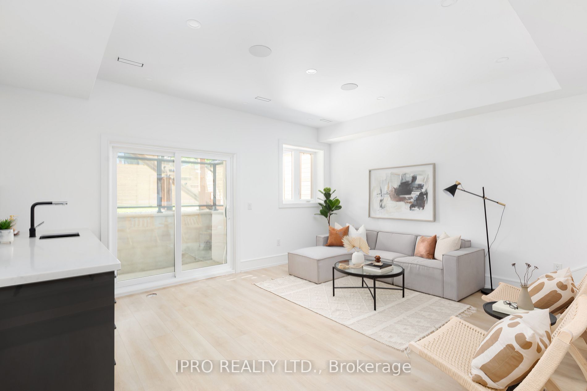 12 Leroy Ave