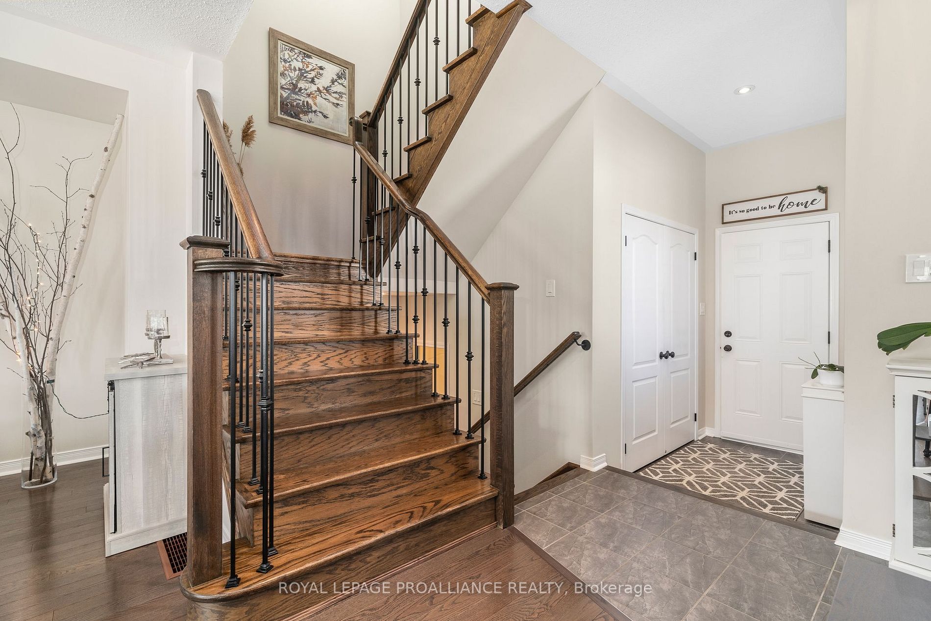 320 Lakebreeze Dr