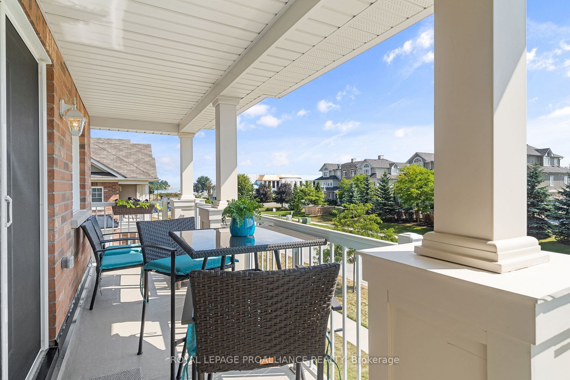 320 Lakebreeze Dr