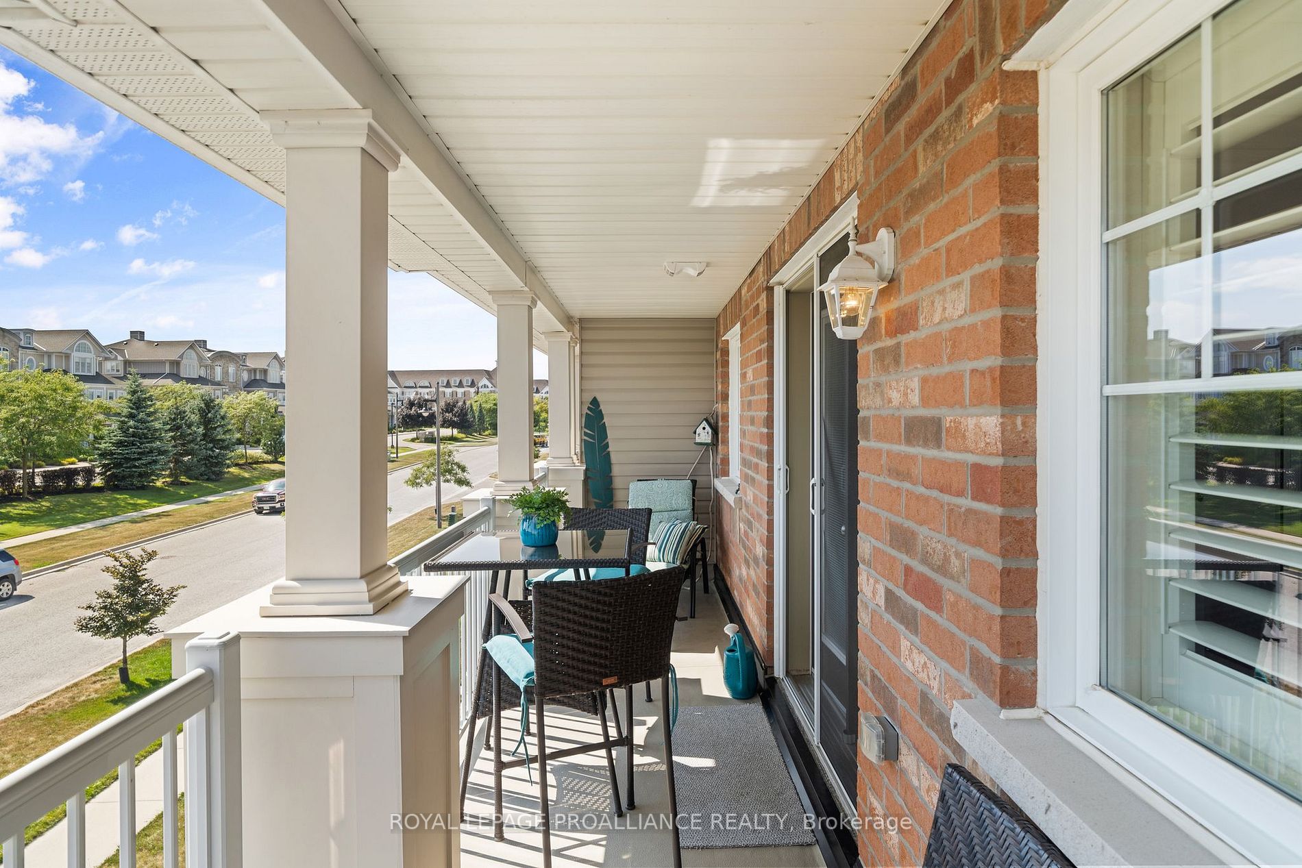 320 Lakebreeze Dr