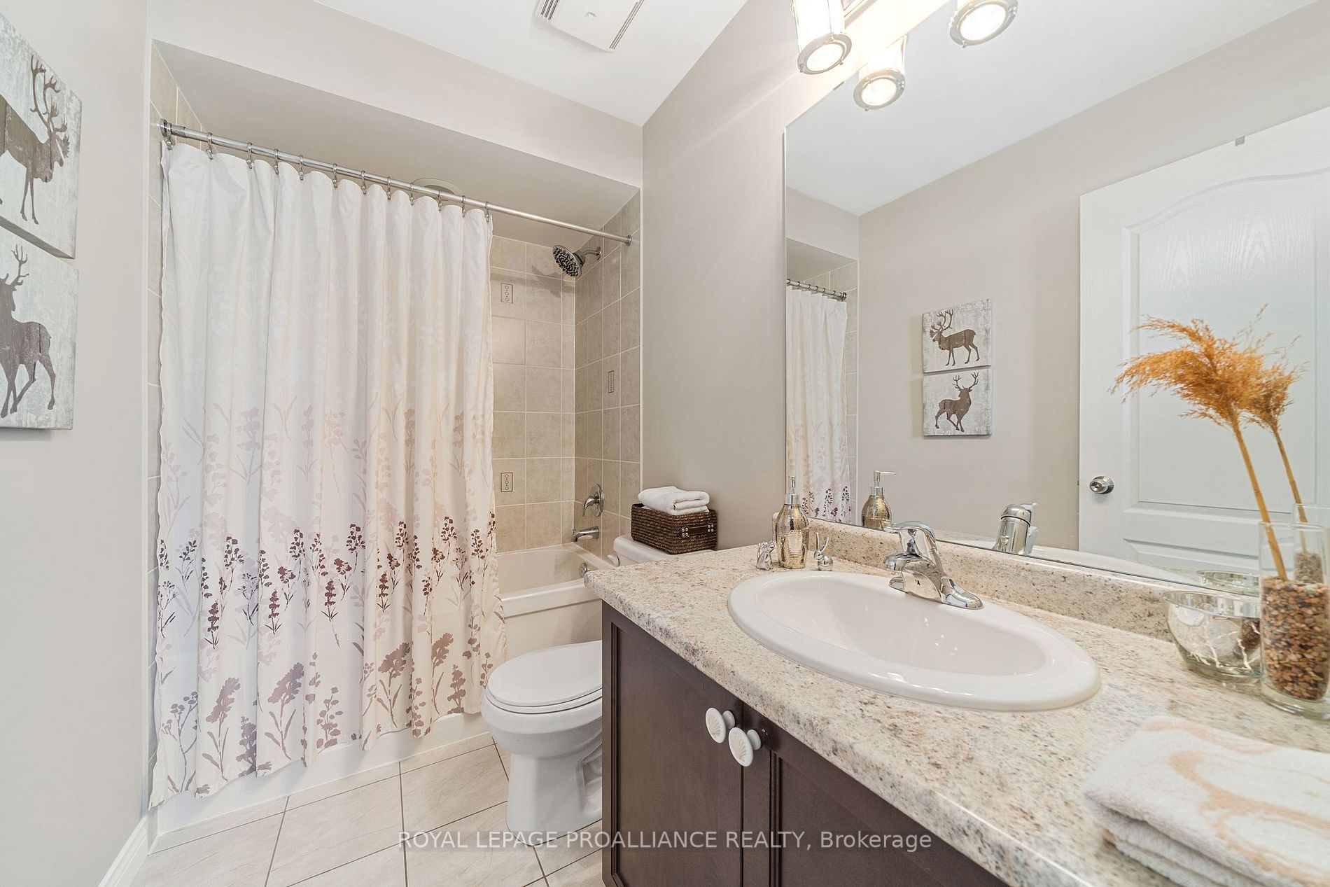 320 Lakebreeze Dr