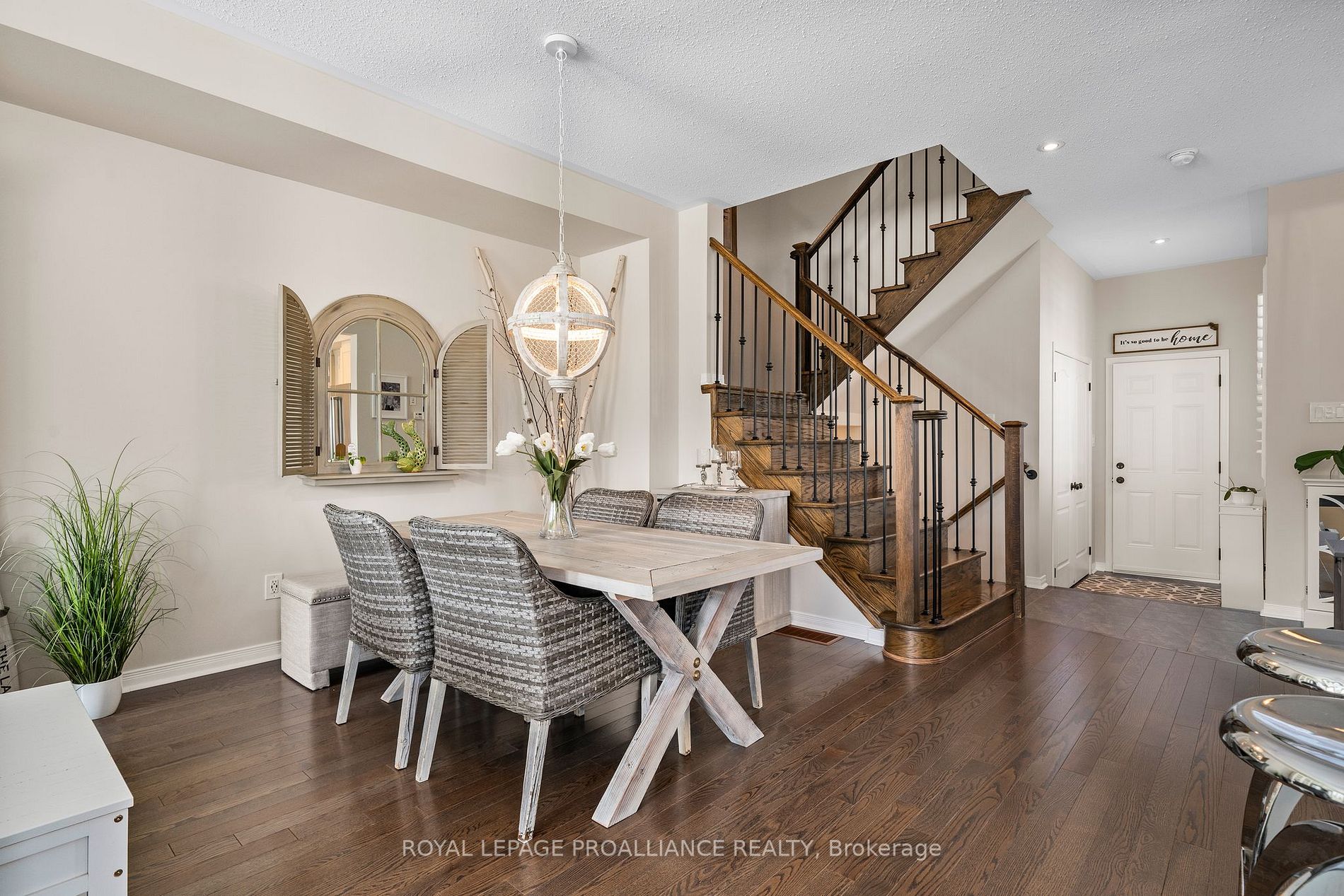 320 Lakebreeze Dr