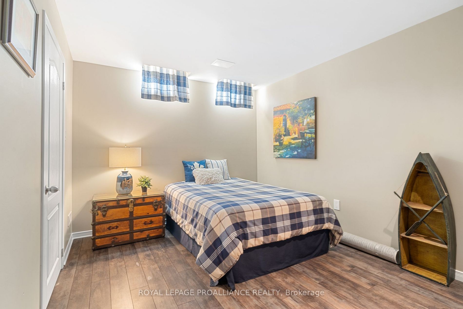 320 Lakebreeze Dr